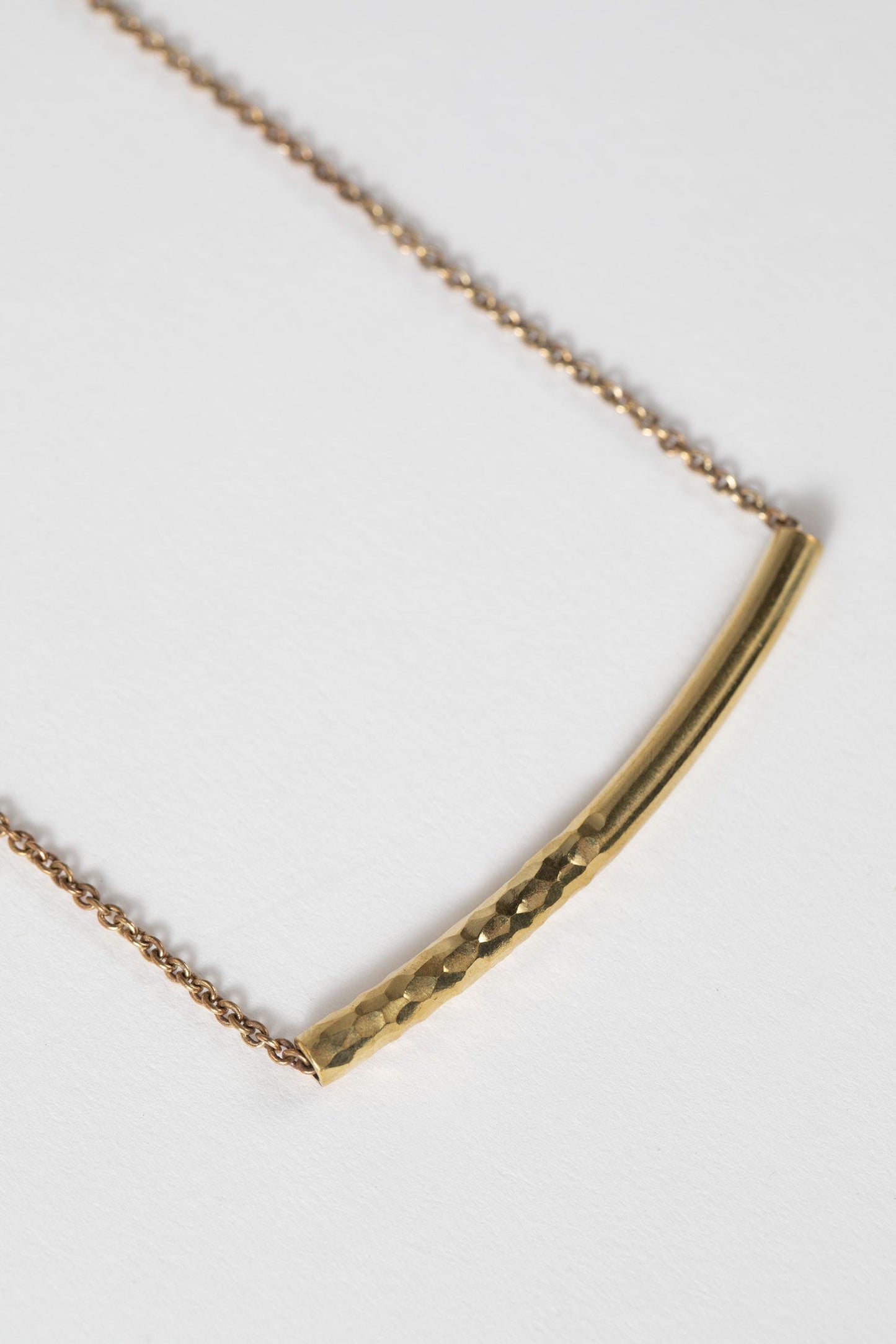 Necklace half hammered tube fine chain 21L brass