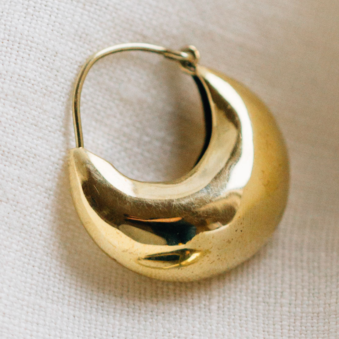 Earrings puffed crescent hoop brass 1.25L brass