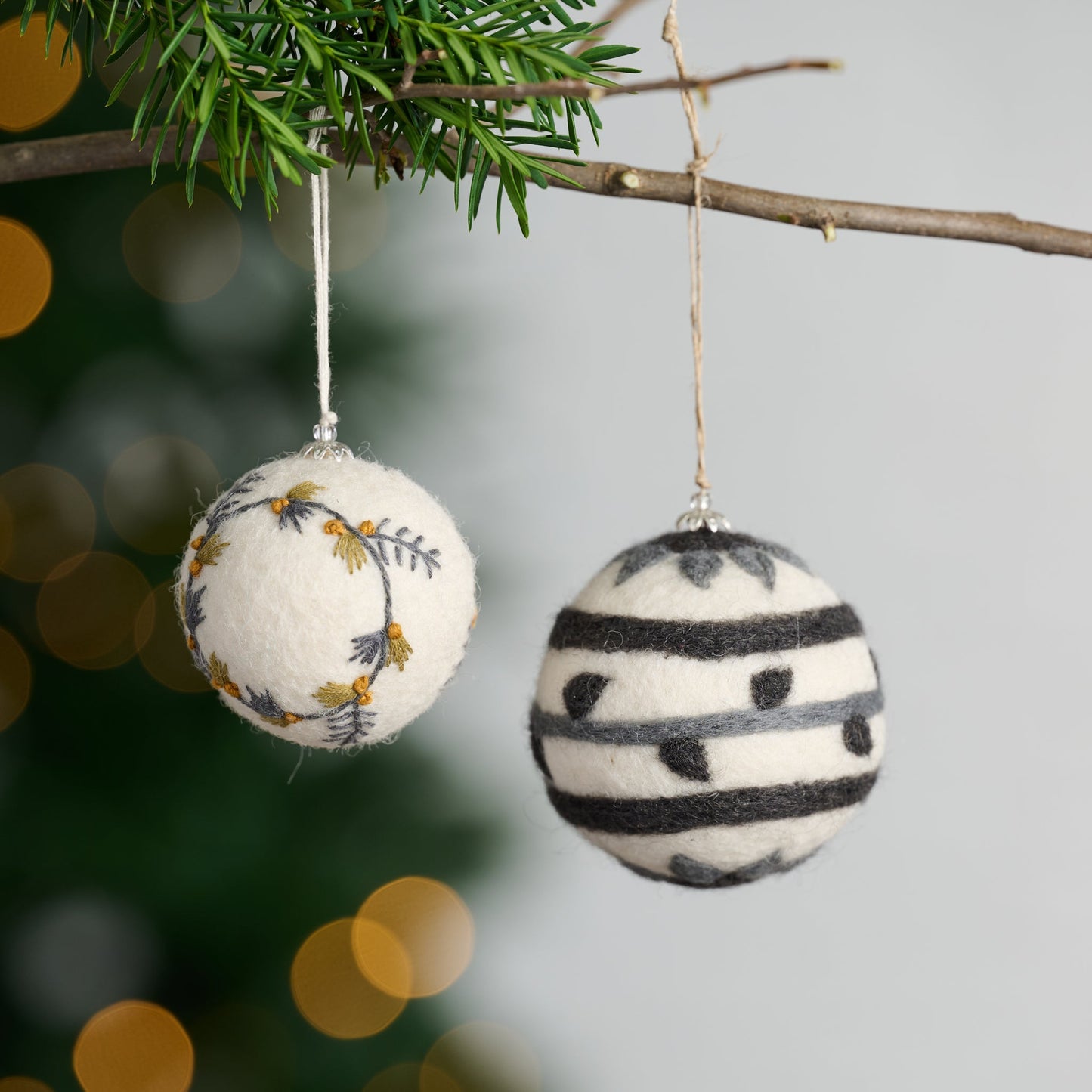 Ornament ball embroidered M/2 felt crm/gray/green