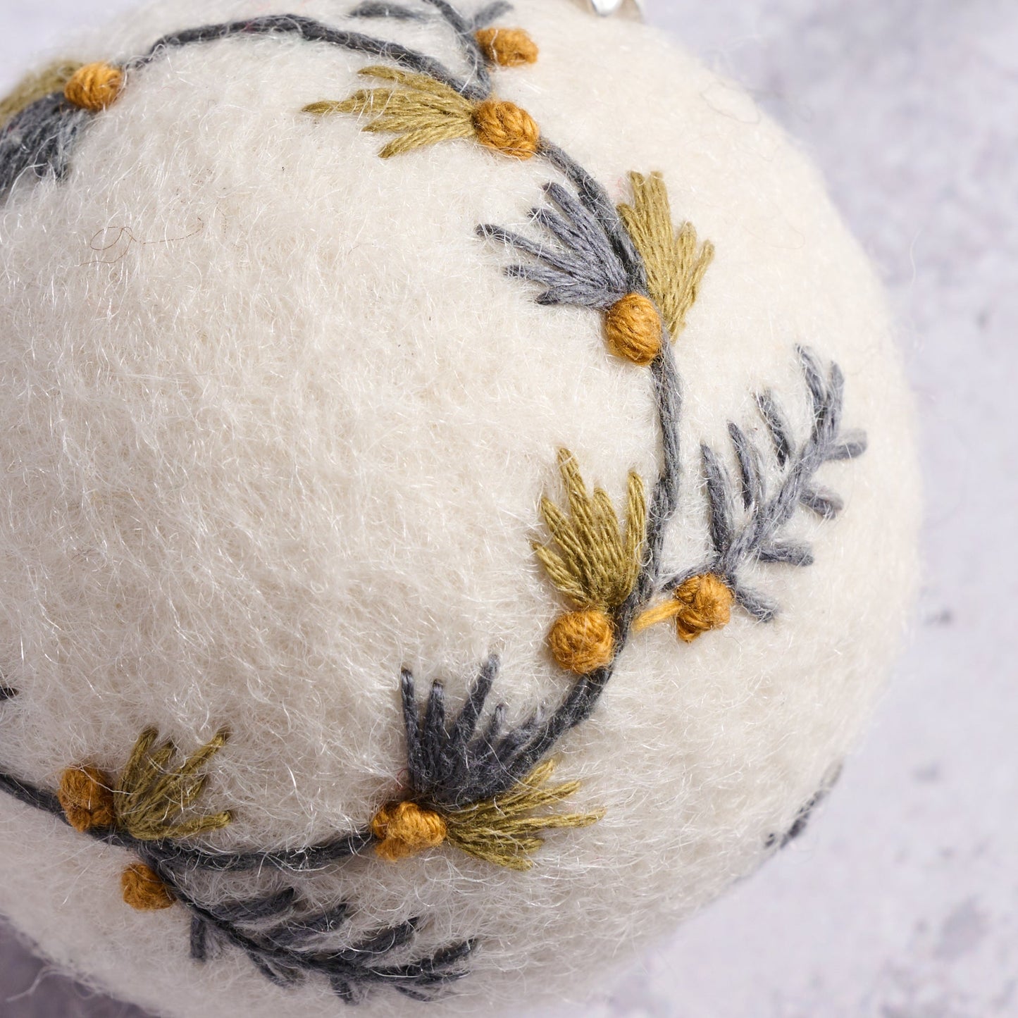 Ornament ball embroidered M/2 felt crm/gray/green