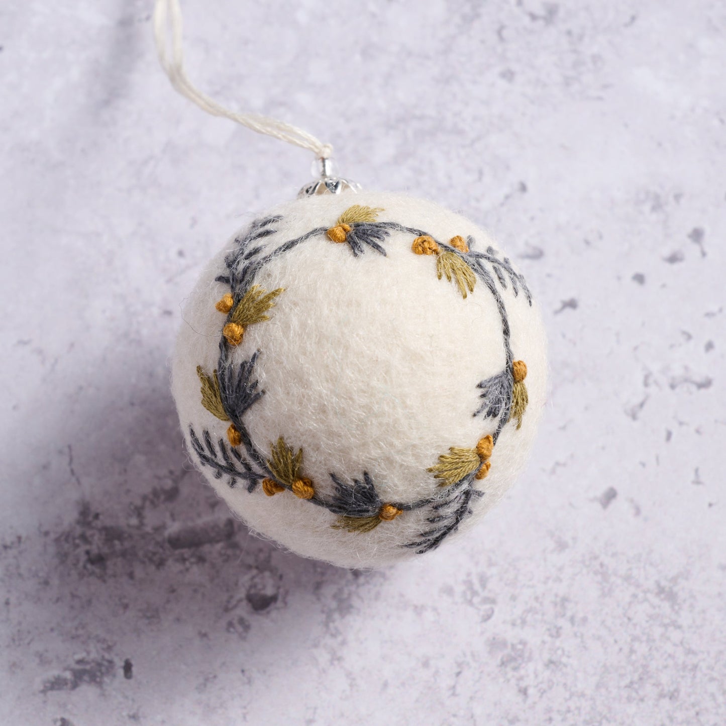 Ornament ball embroidered M/2 felt crm/gray/green