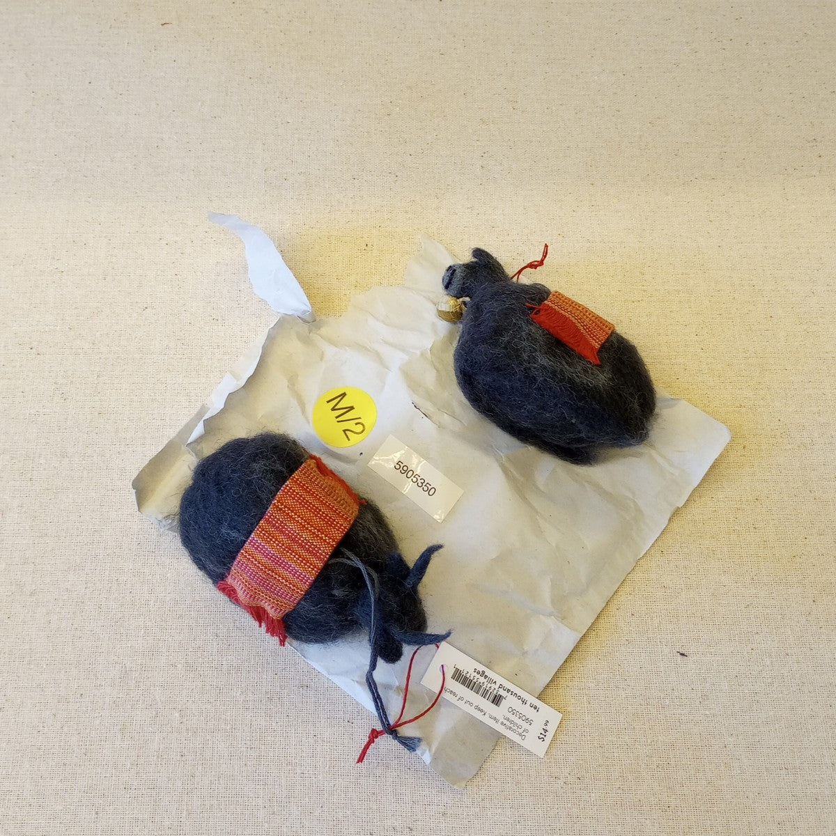 Ornament yak w/blanket wool/cotton 2.5L gray/red