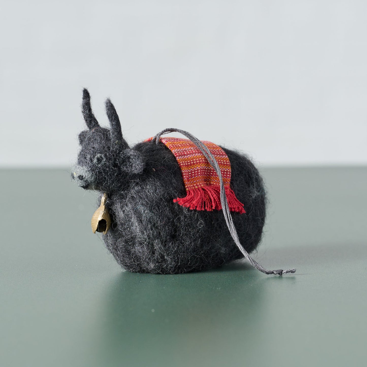 Ornament yak w/blanket wool/cotton 2.5L gray/red