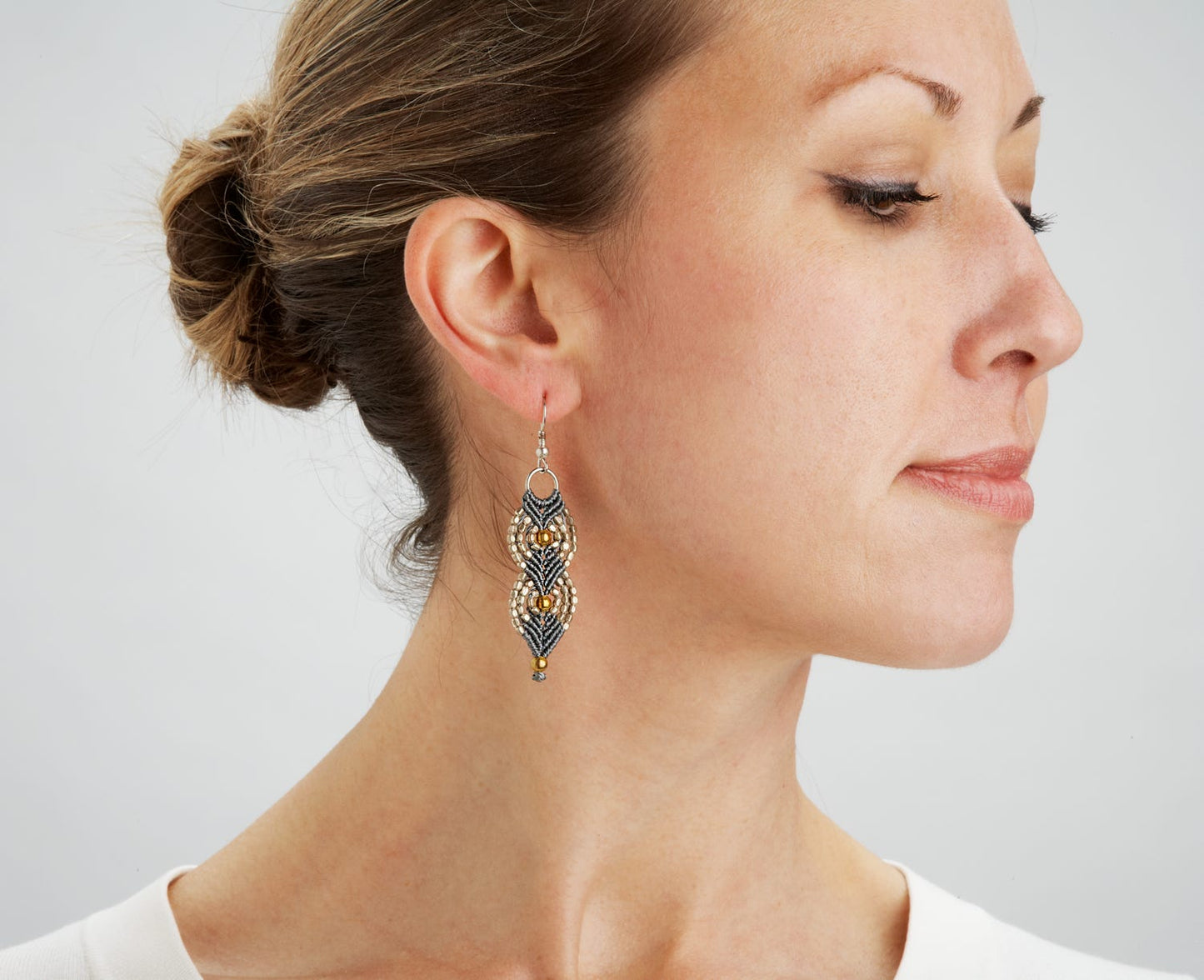 Earrings macrame/bds 2.5L gray/silv