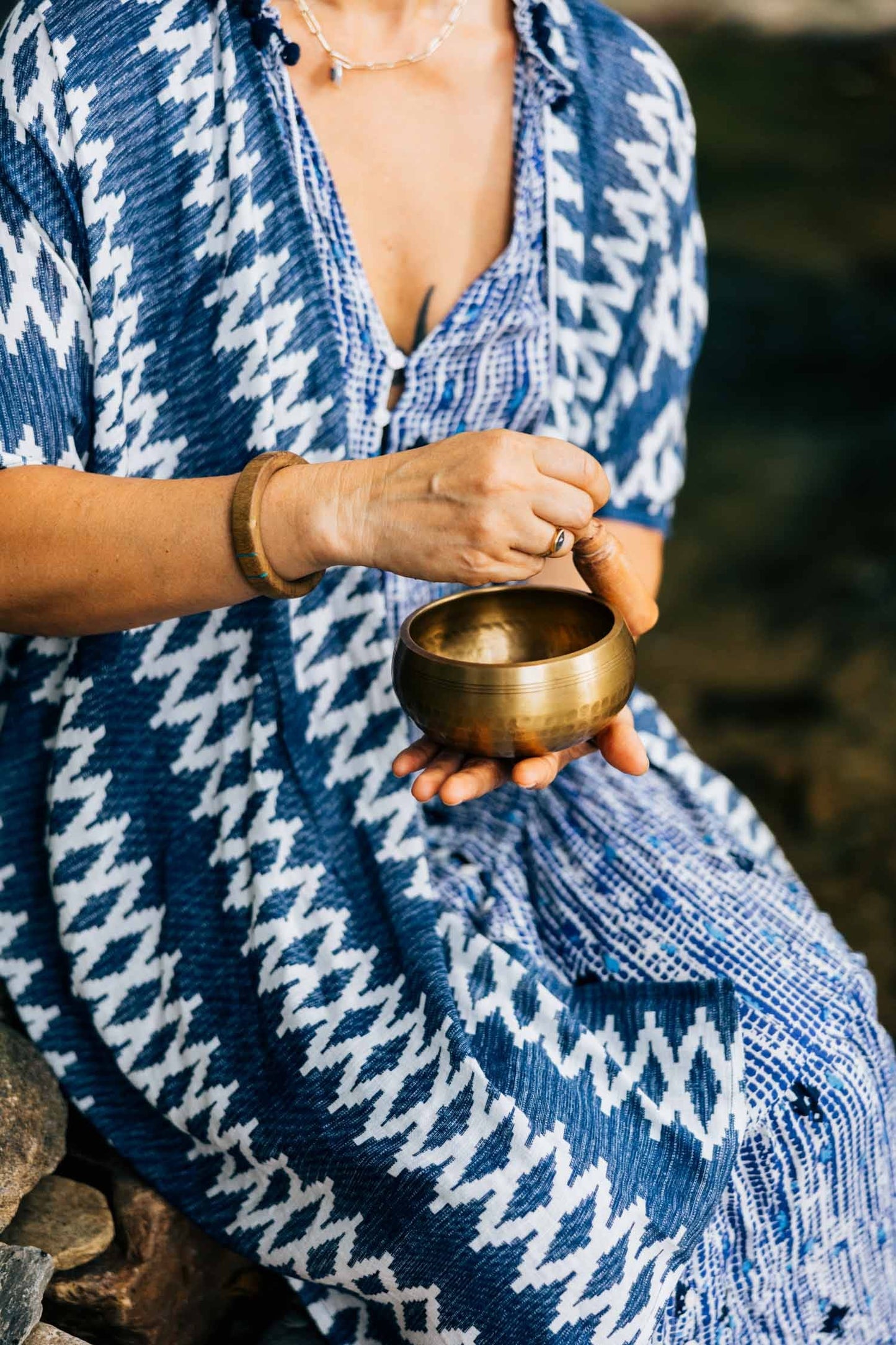 Singing bowl w/pillow/bag hammered brass 4.5Dx2H