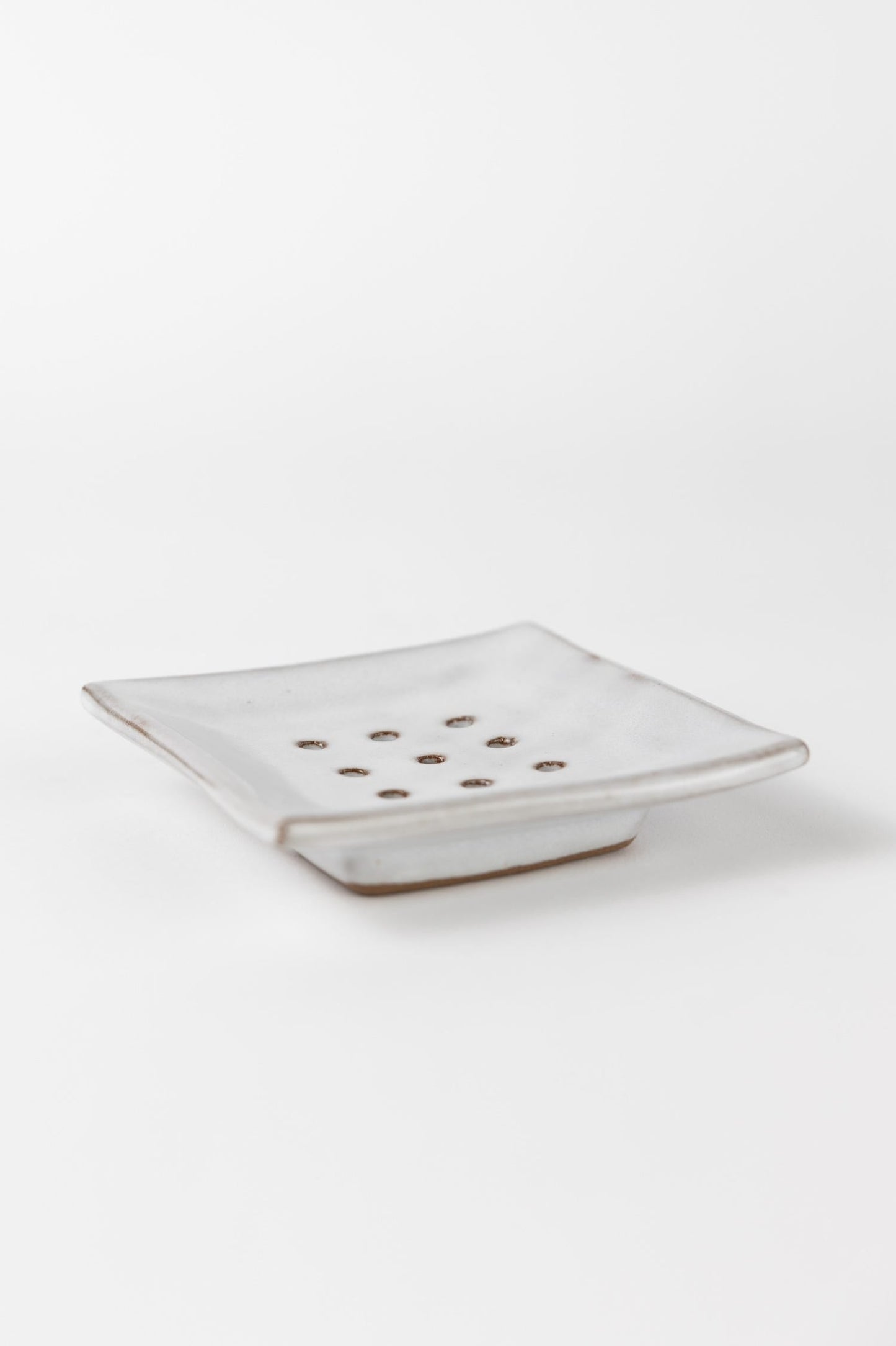 Soap dish farmhouse cer 4.5sqx.75H wht/gray