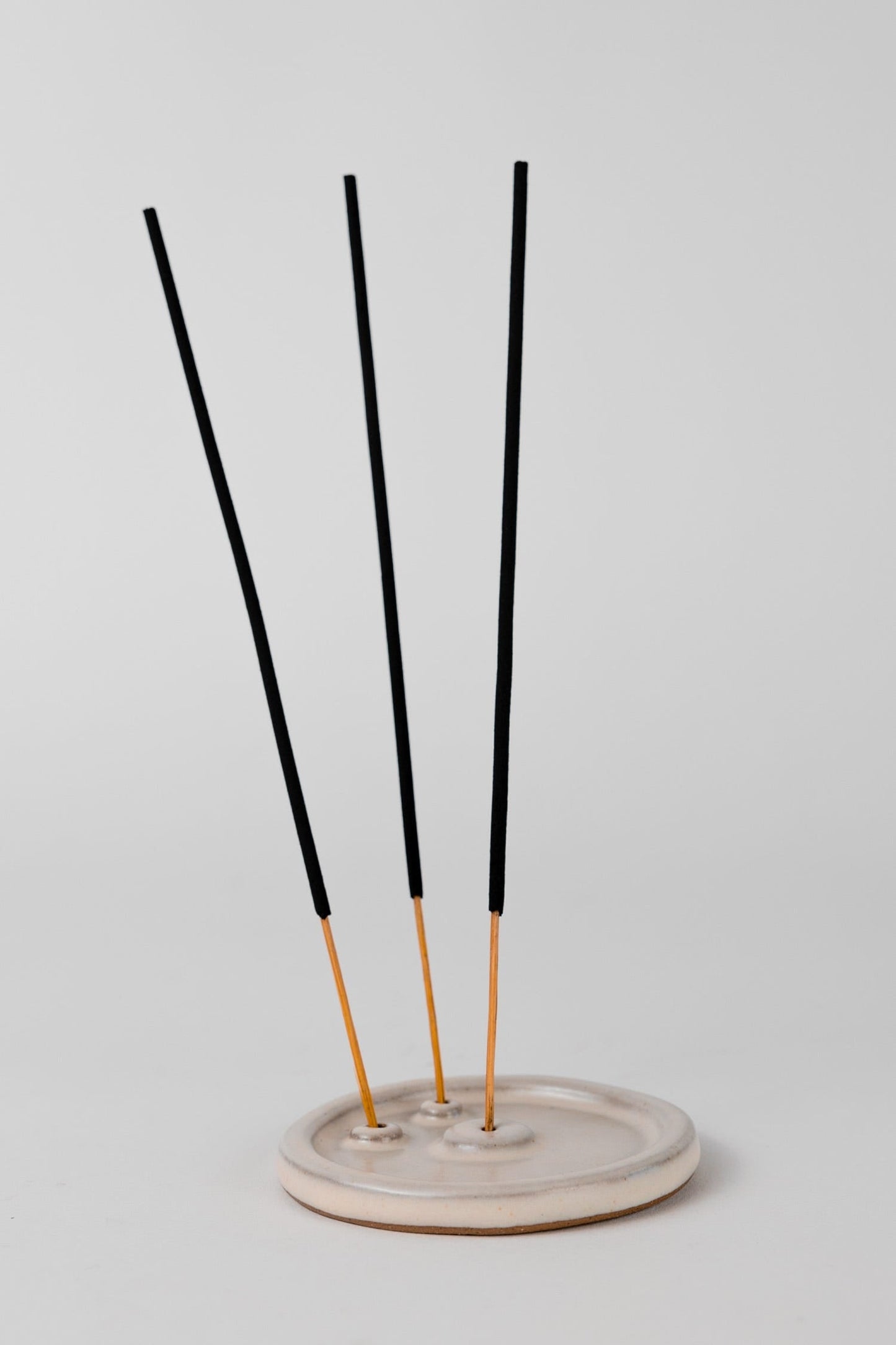 Incense holder emotive face M/3 cer 3.25D wht/gray