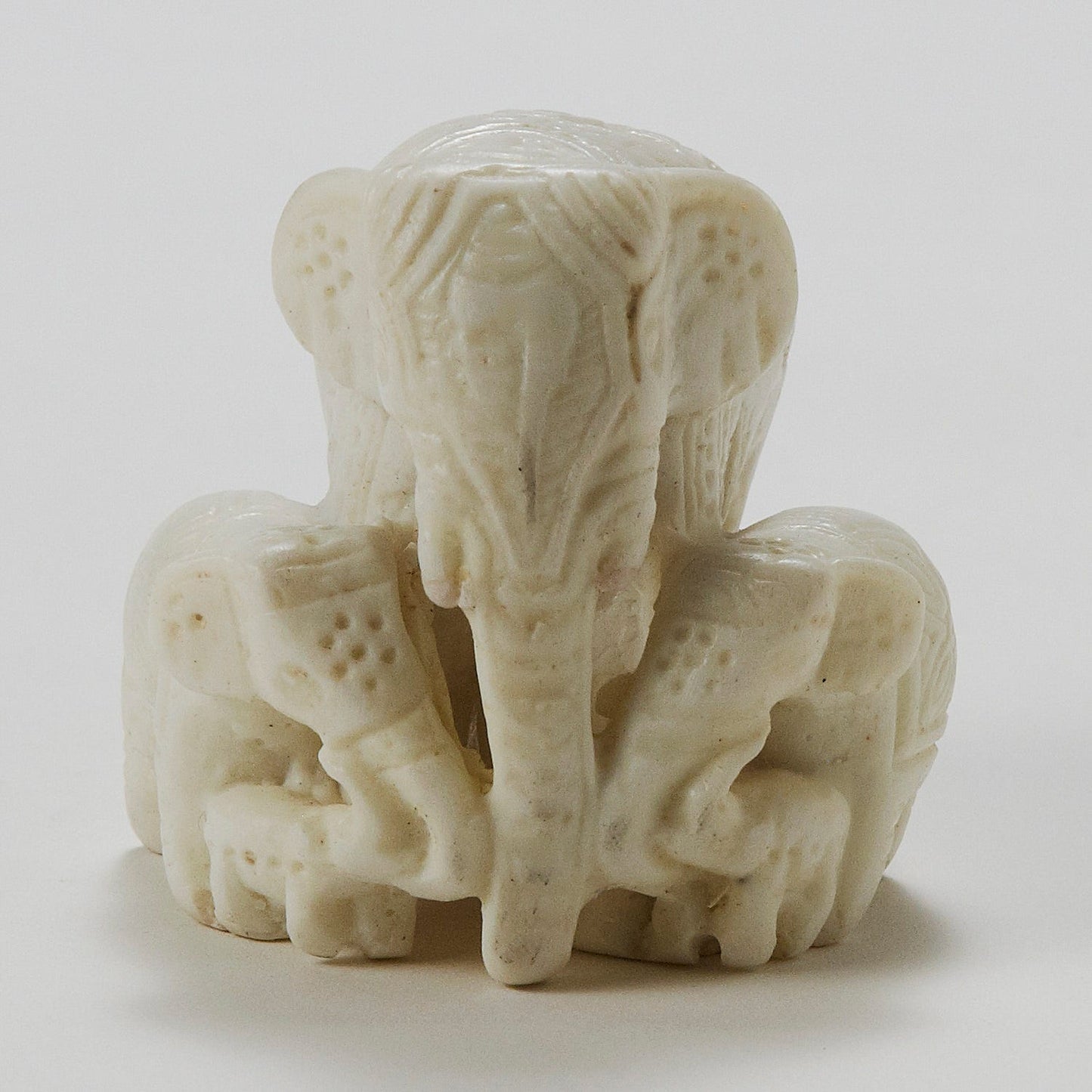 Elephant family resin 2.5H cream