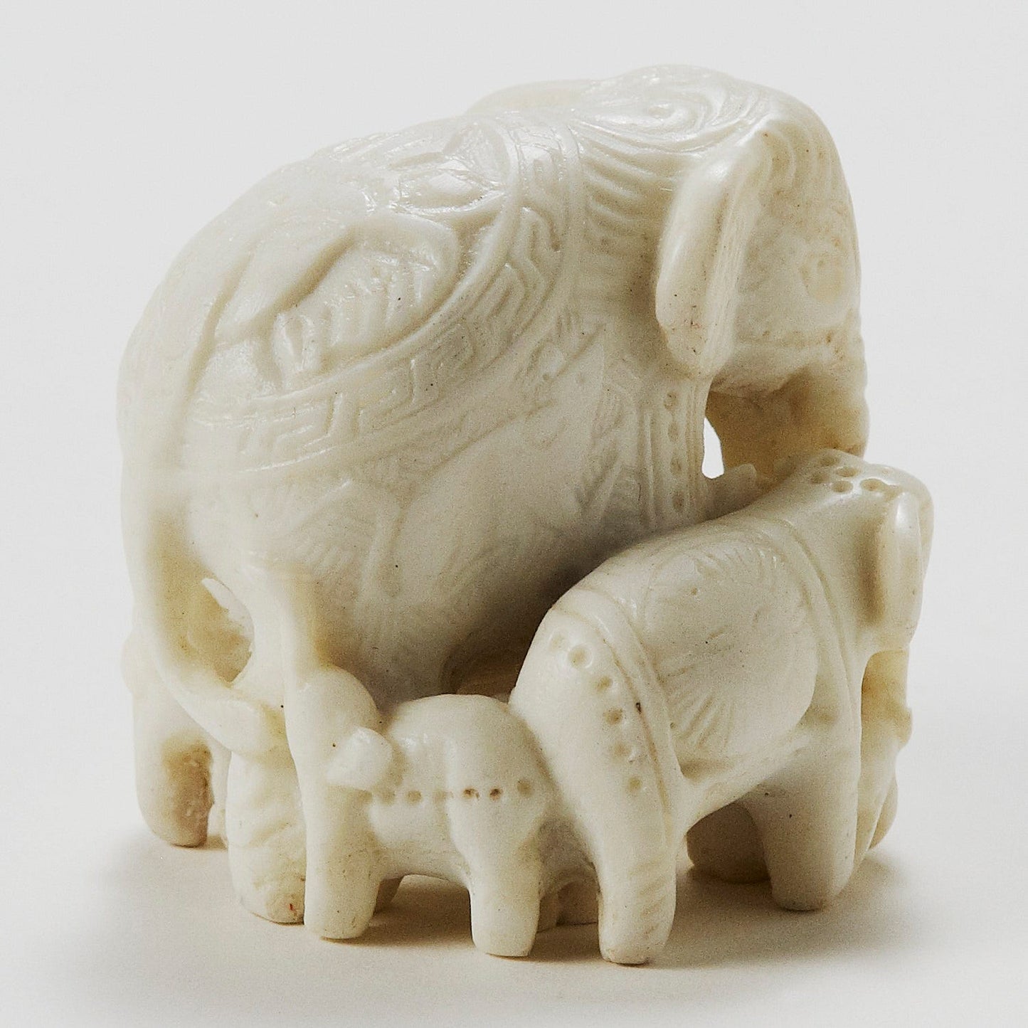 Elephant family resin 2.5H cream