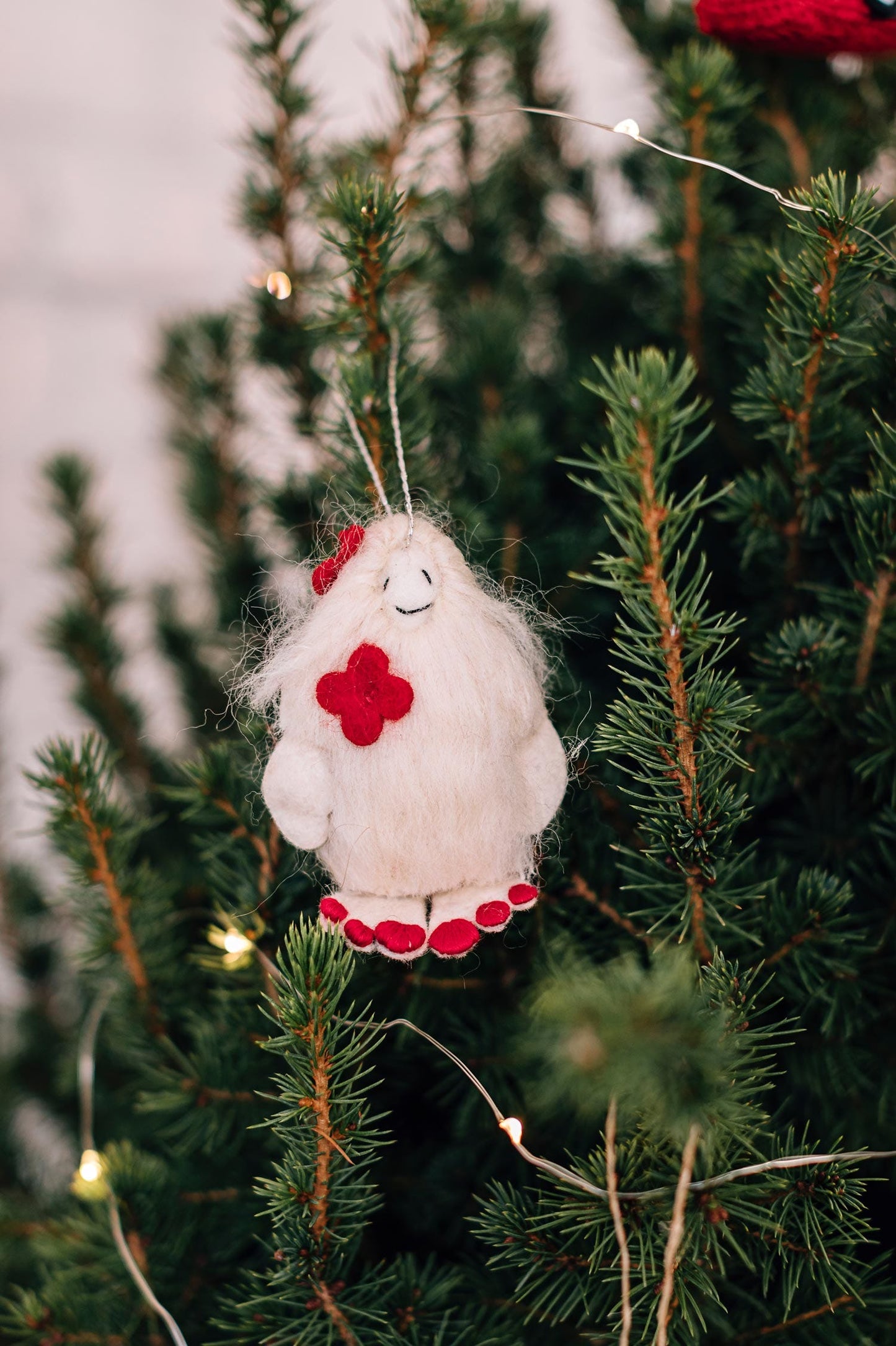 Ornament lady yeti M/5 felt/cotton 4H wht/red