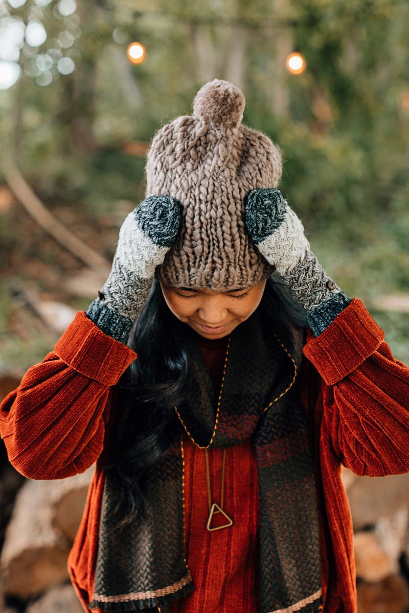 Hat w/pompom thick chunky knitted wool taupe