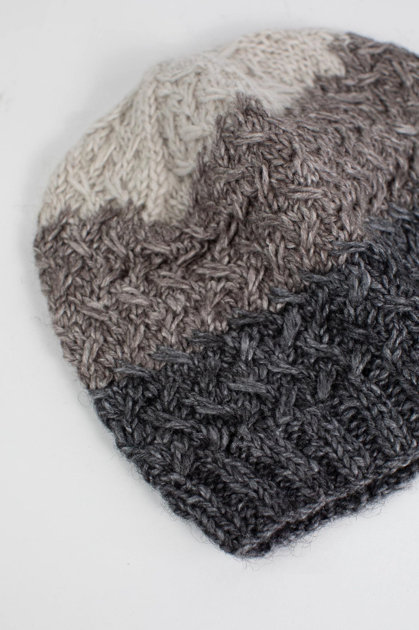 Hat horizontal stripes wool/banana fiber gray