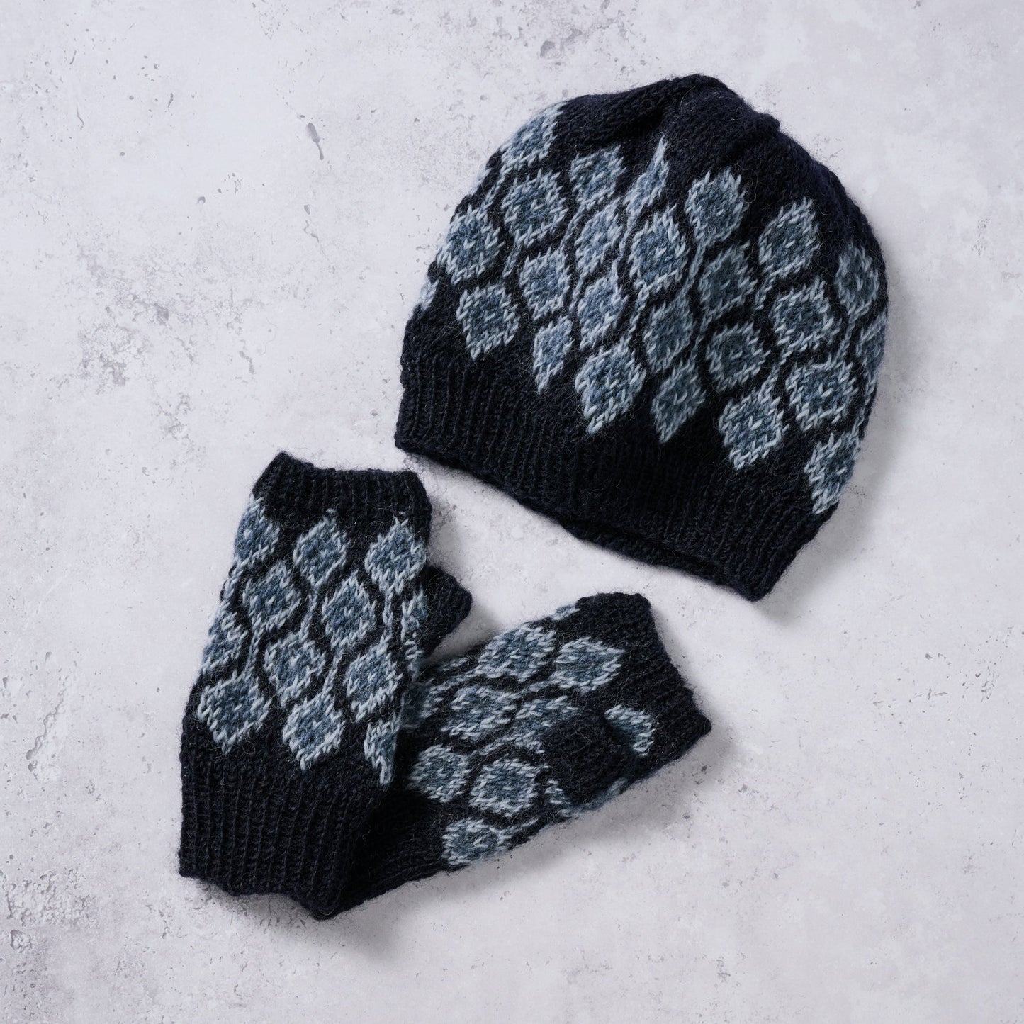 Hat joined diamonds wool 8.5L navy/lt blue