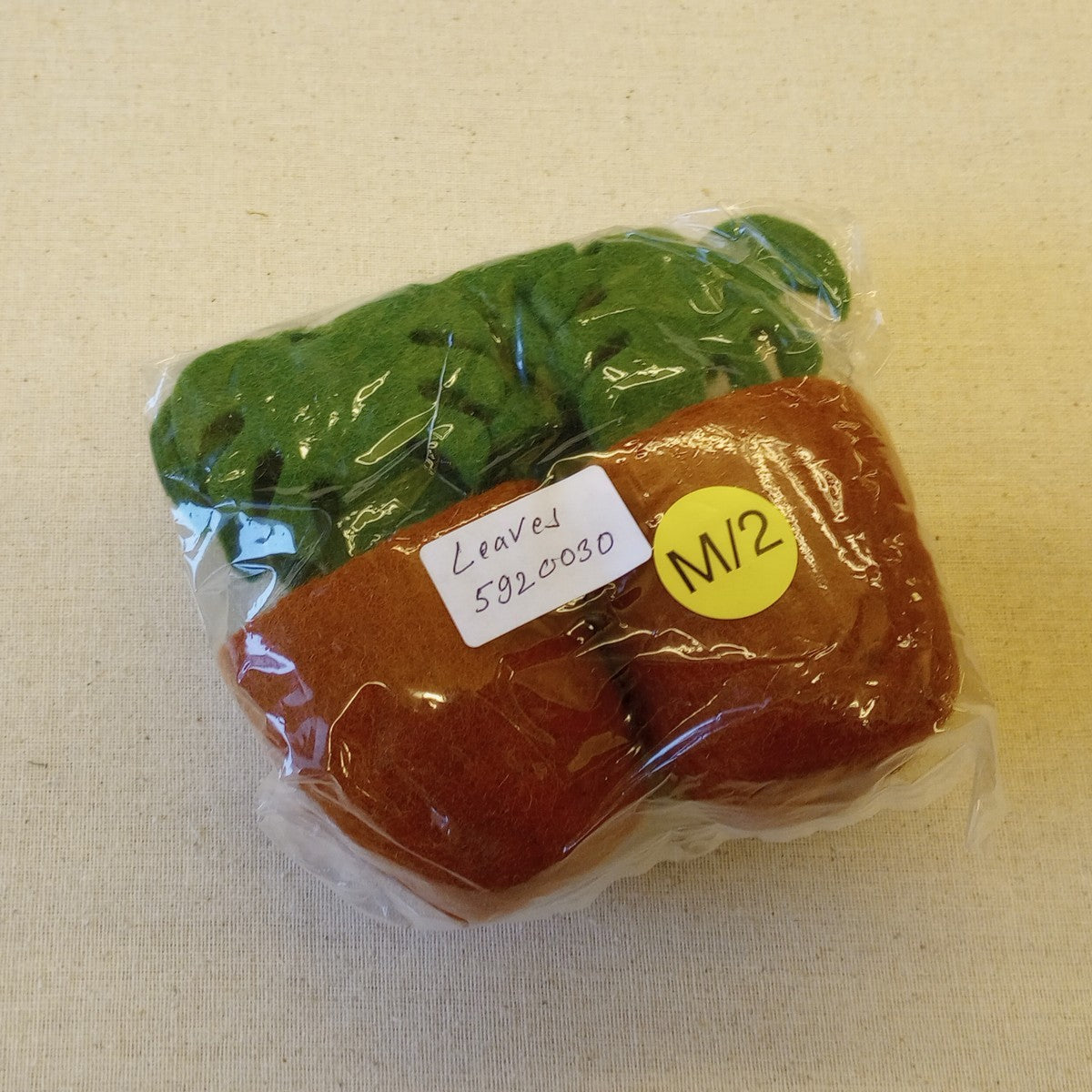 Leaves/pot M/2 felt wool 3Dx5H green/brown