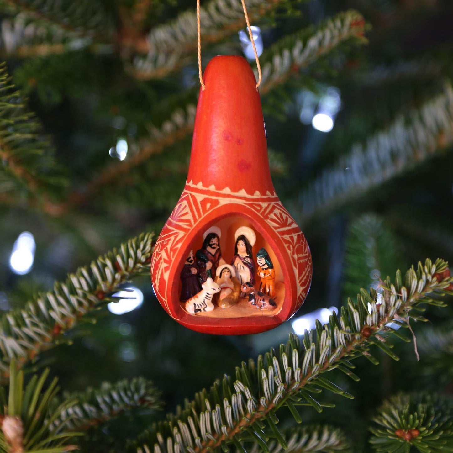 Ornament nativity in gourd 3.5H/asst red