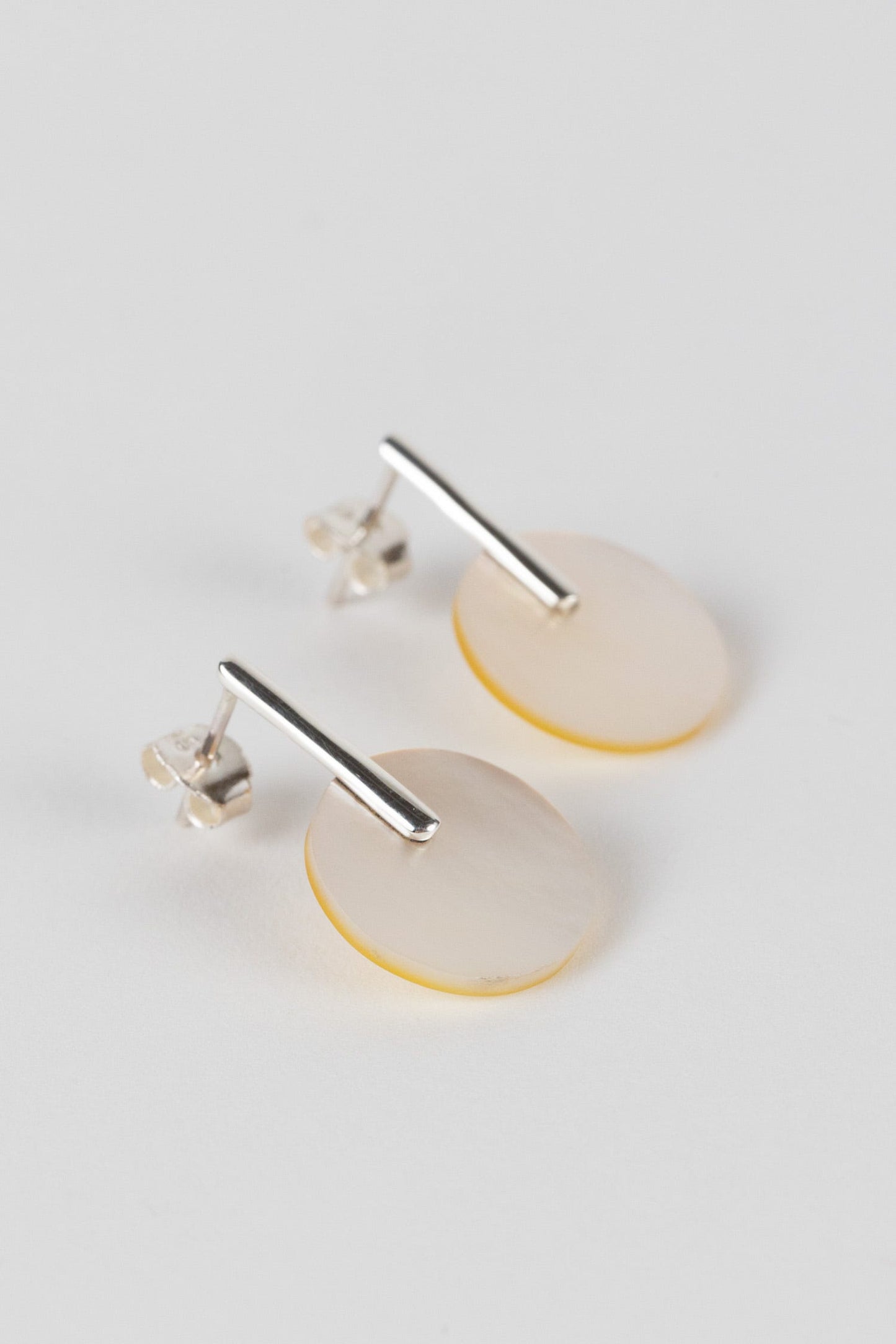 Earrings post luna disc/bar MOP/strlg 1L crm/silv