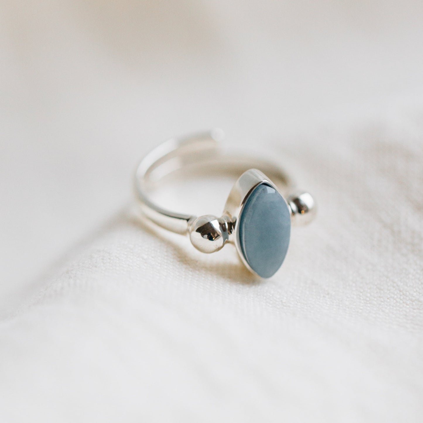 Ring marquis celestine/strlg .75D adj silv/blu