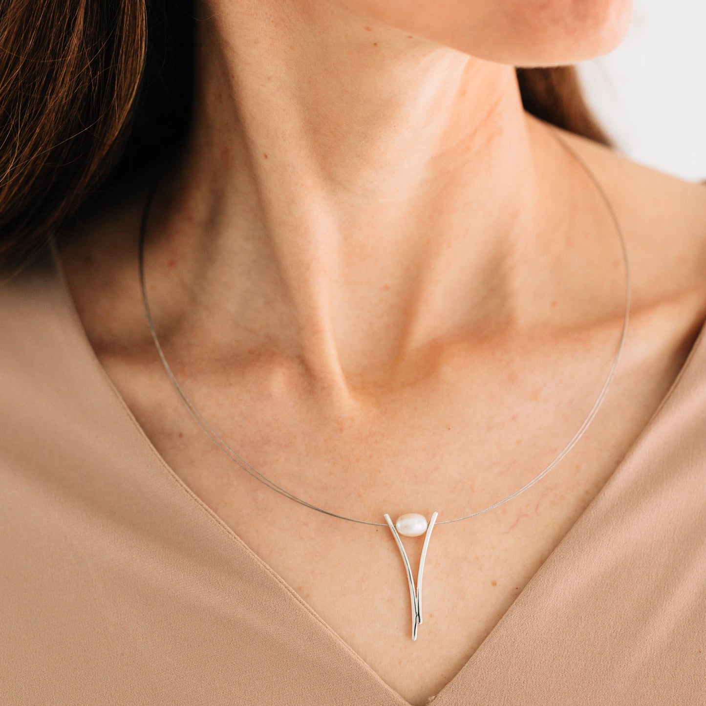 Necklace wire V pend pearl/strlg 19.5L silv/white