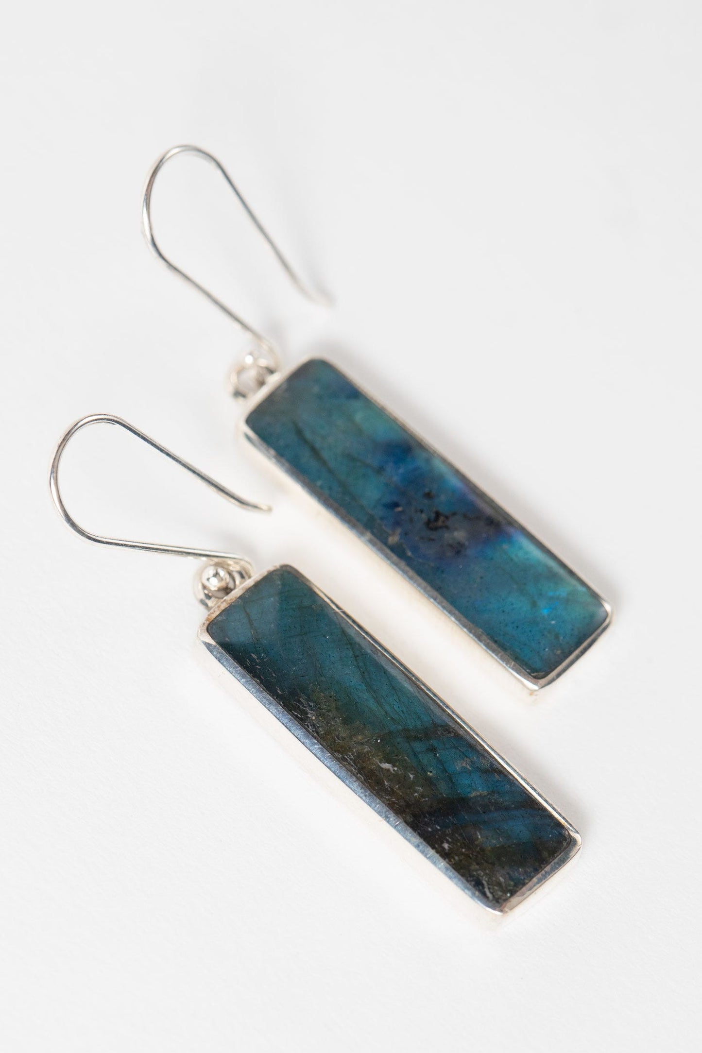 Earrings long rect labradorite/strlg 1.75L irdscnt