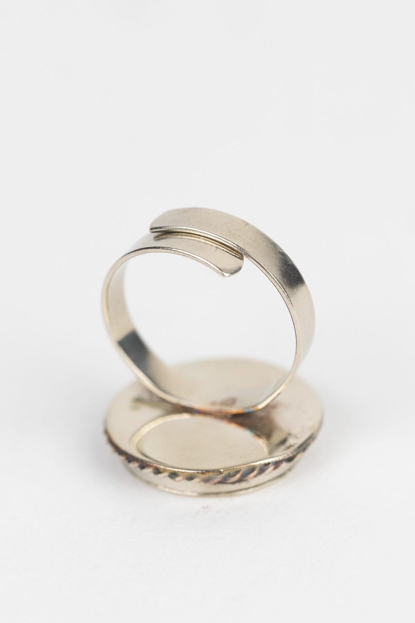 Ring peace sign acrylic stone/mtl .75D silv/multi