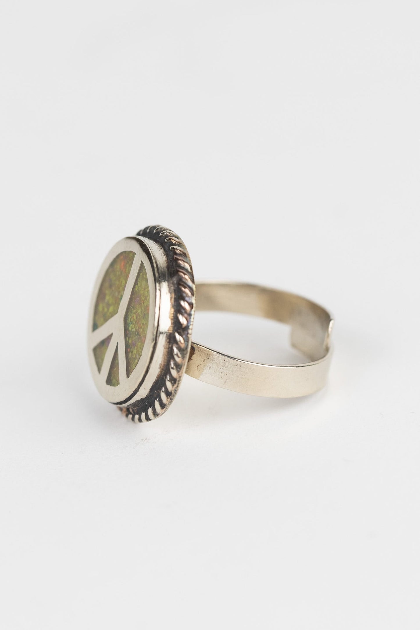 Ring peace sign acrylic stone/mtl .75D silv/multi