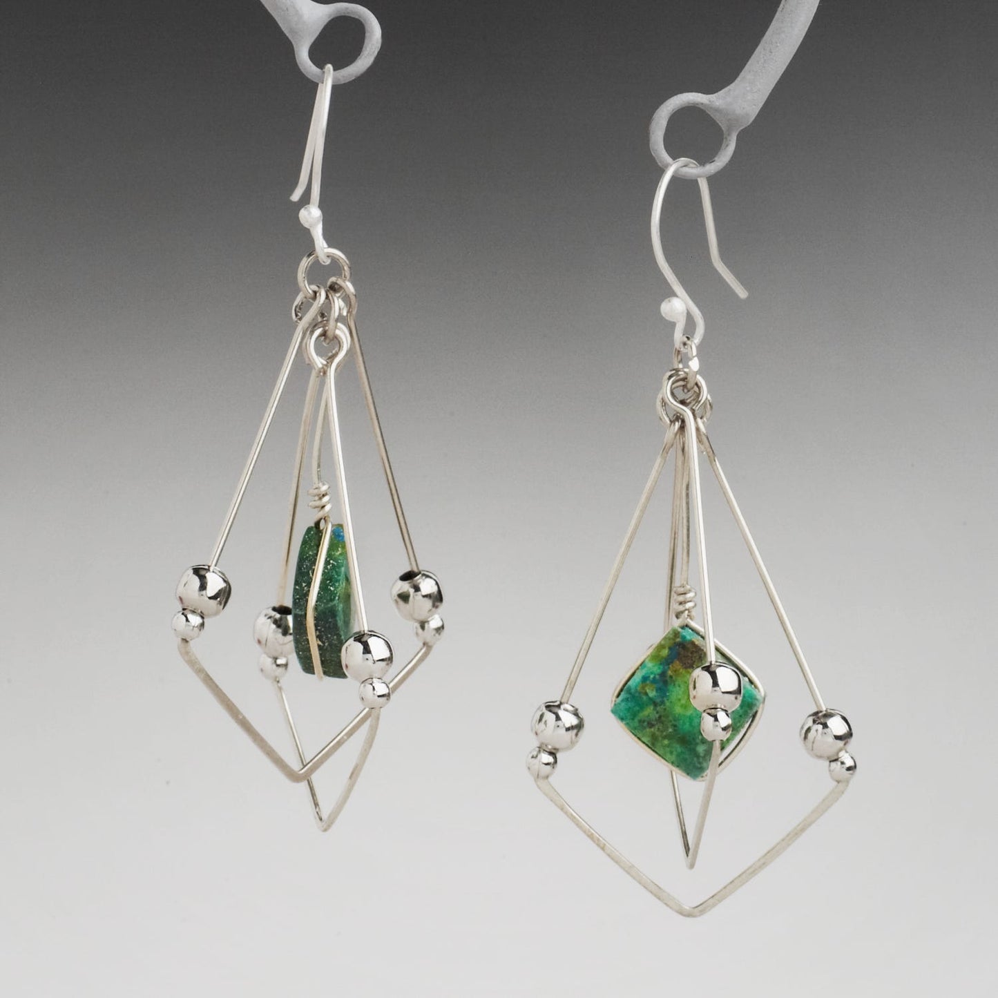 Earrings 3-D w/center sq alpc/trq 2L