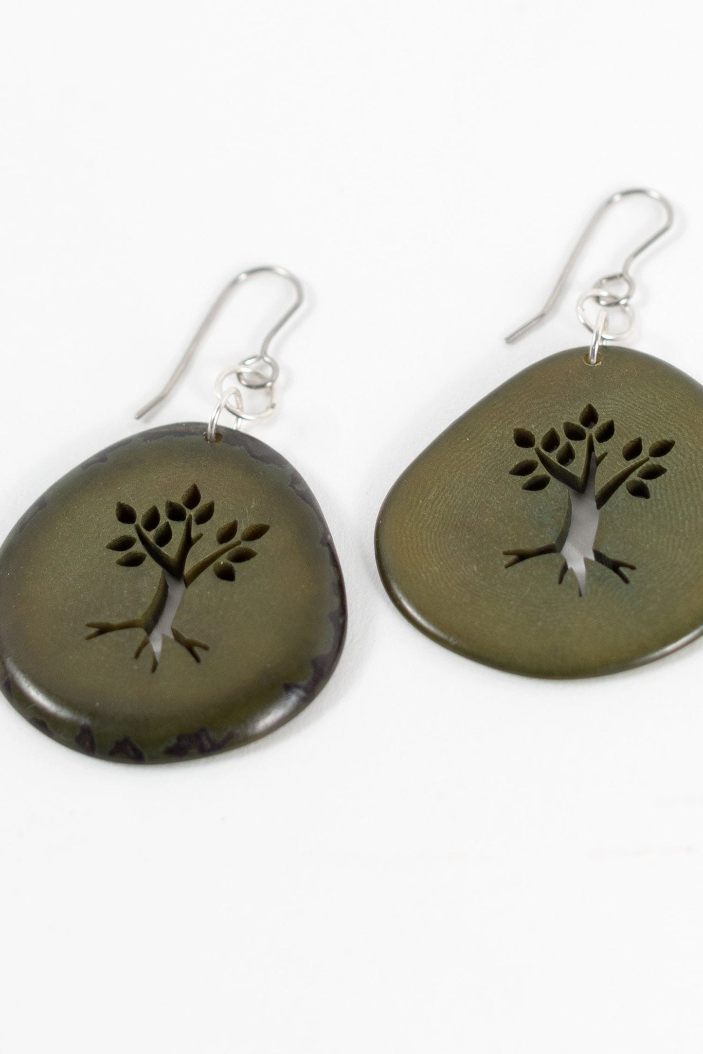 Earrings tree cut out tagua 2.25L olive