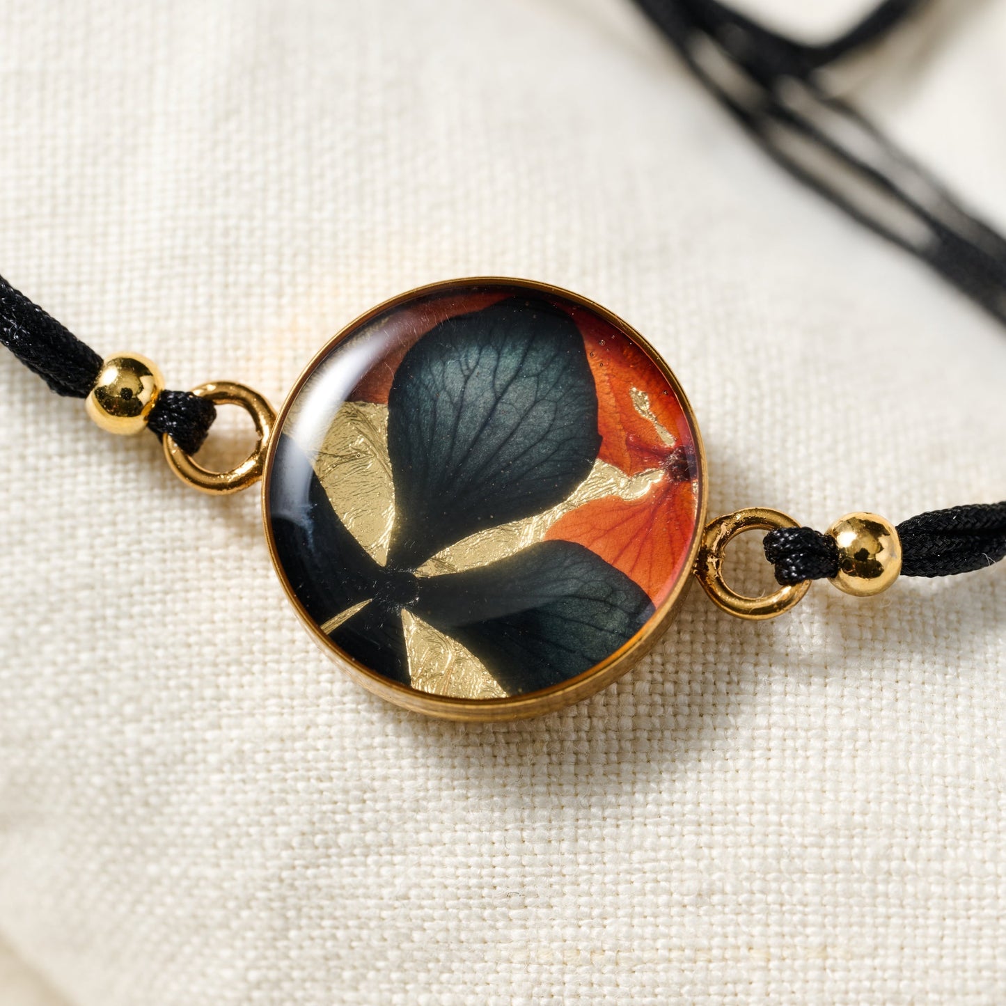 Bracelet petal resin/steel/acrylic adj blk/gld/blu