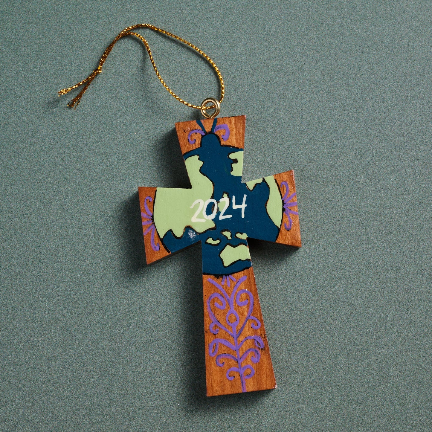 Ornament cross 2024/Peace M/3 wd 2x3.5 brn/blu/grn