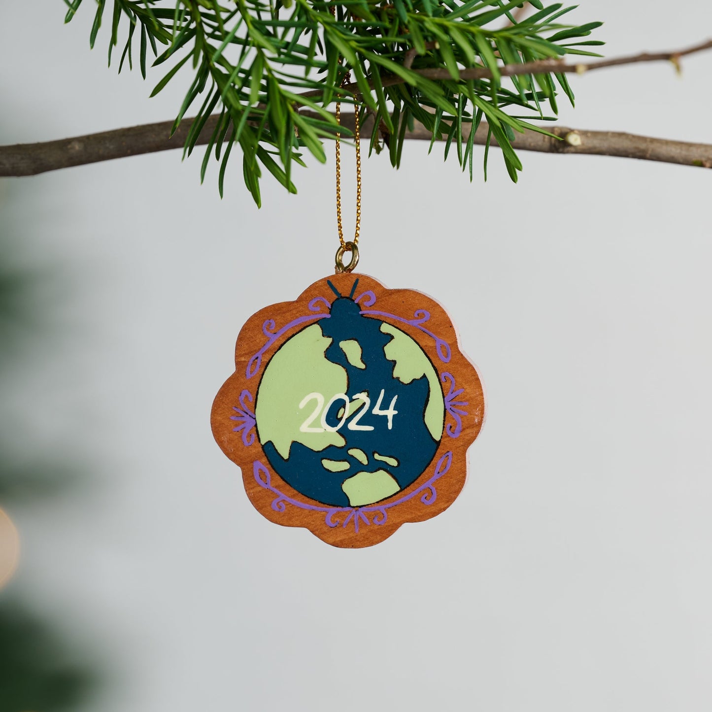 Ornament globe 2024/Peace M/3 wd 2.5D brn/blu/grn