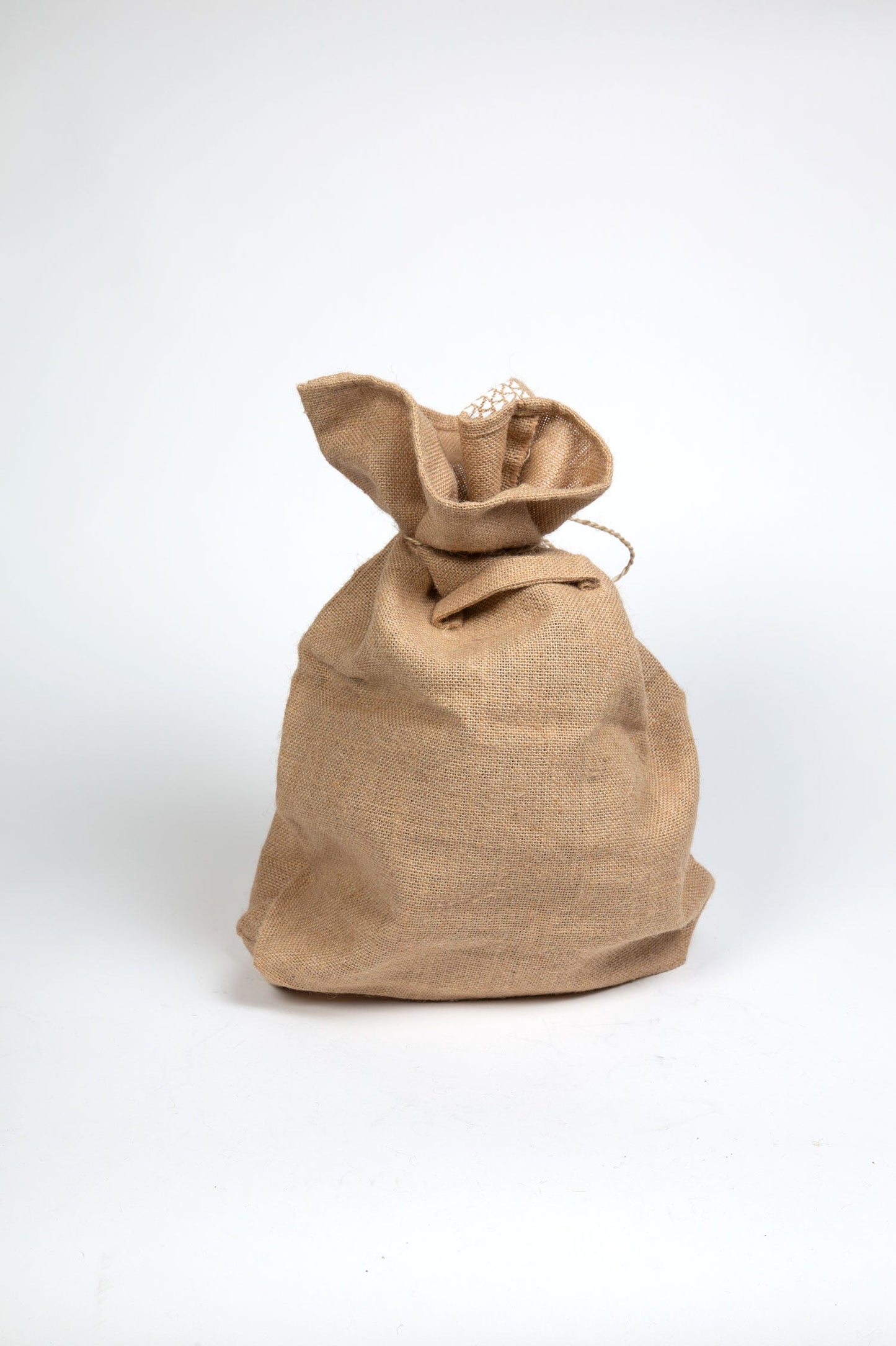 Bag f/gifts w/tie M/3 jute 16Wx19H natural/white