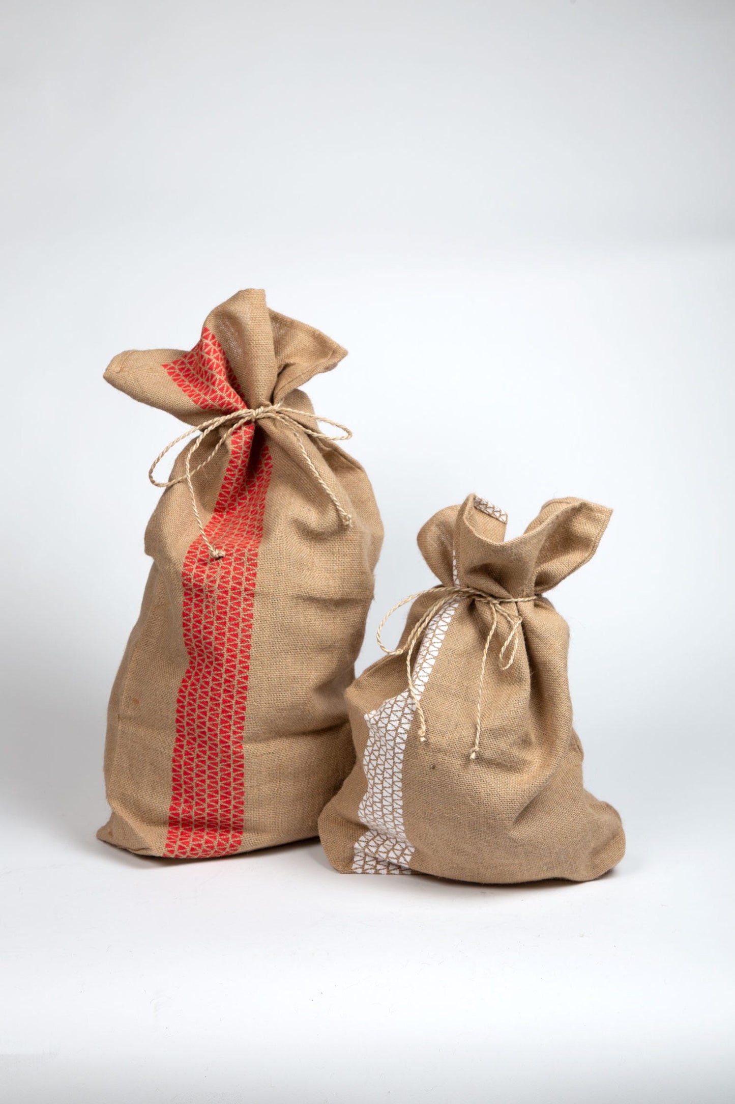 Bag f/gifts w/tie M/3 jute 16Wx19H natural/white