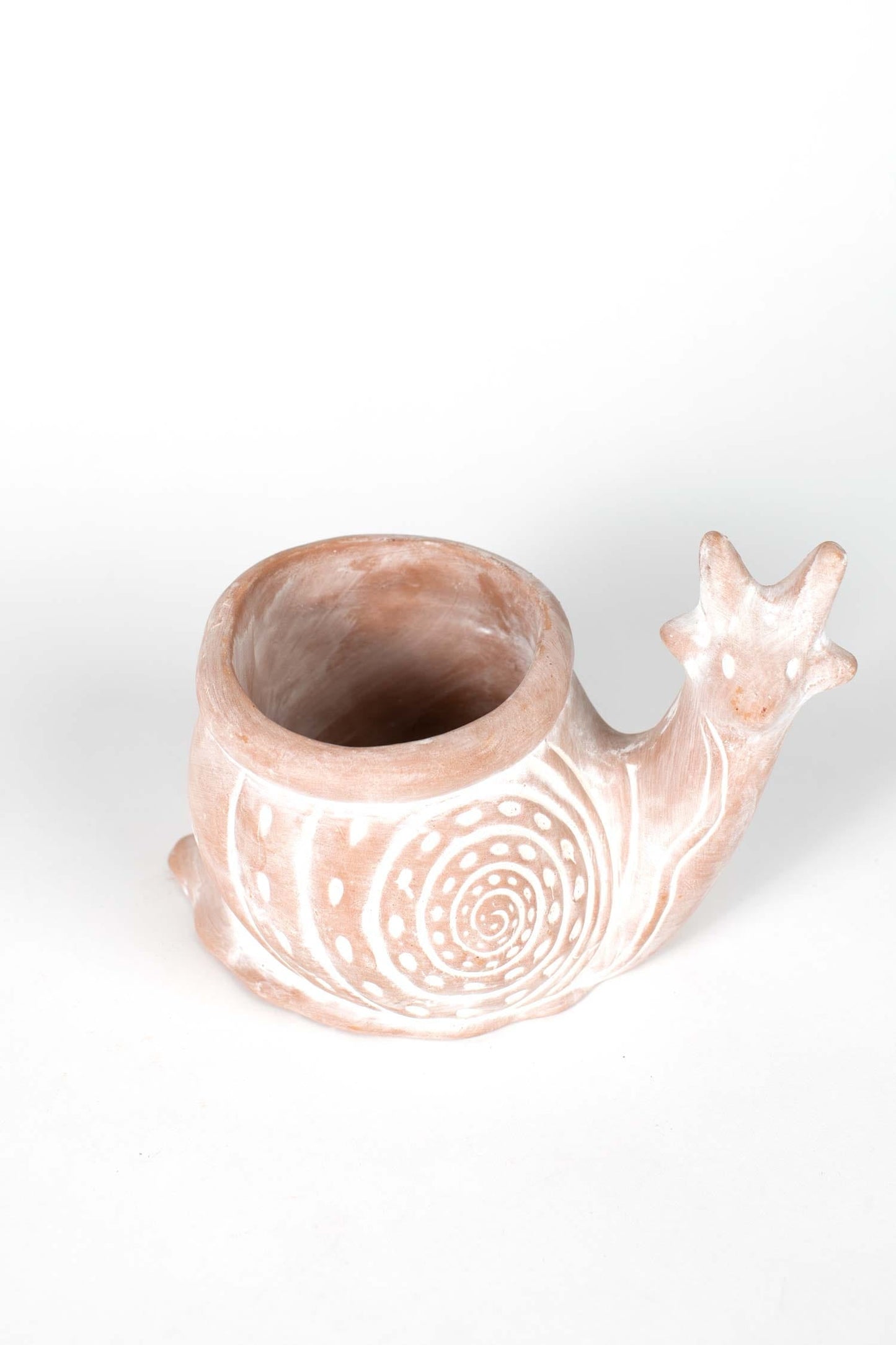 Planter snail terra cotta 8Lx5Wx6H white wash