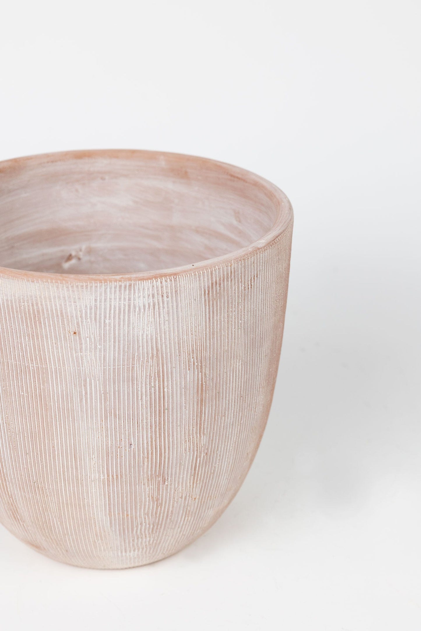 Planter U-shape combed t-cotta 8.5Dx8.5H whitewash