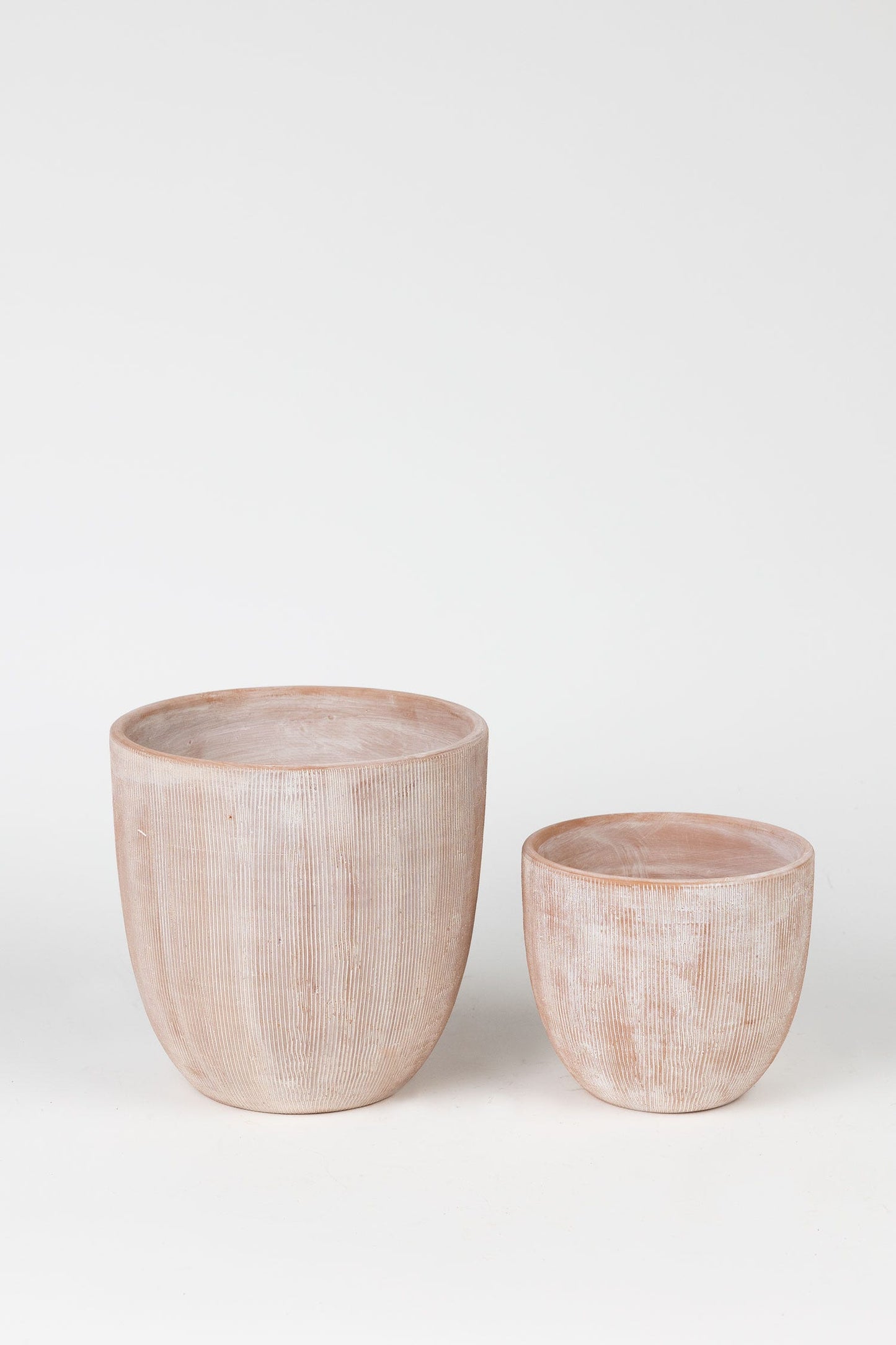 Planter U-shape combed t-cotta 8.5Dx8.5H whitewash