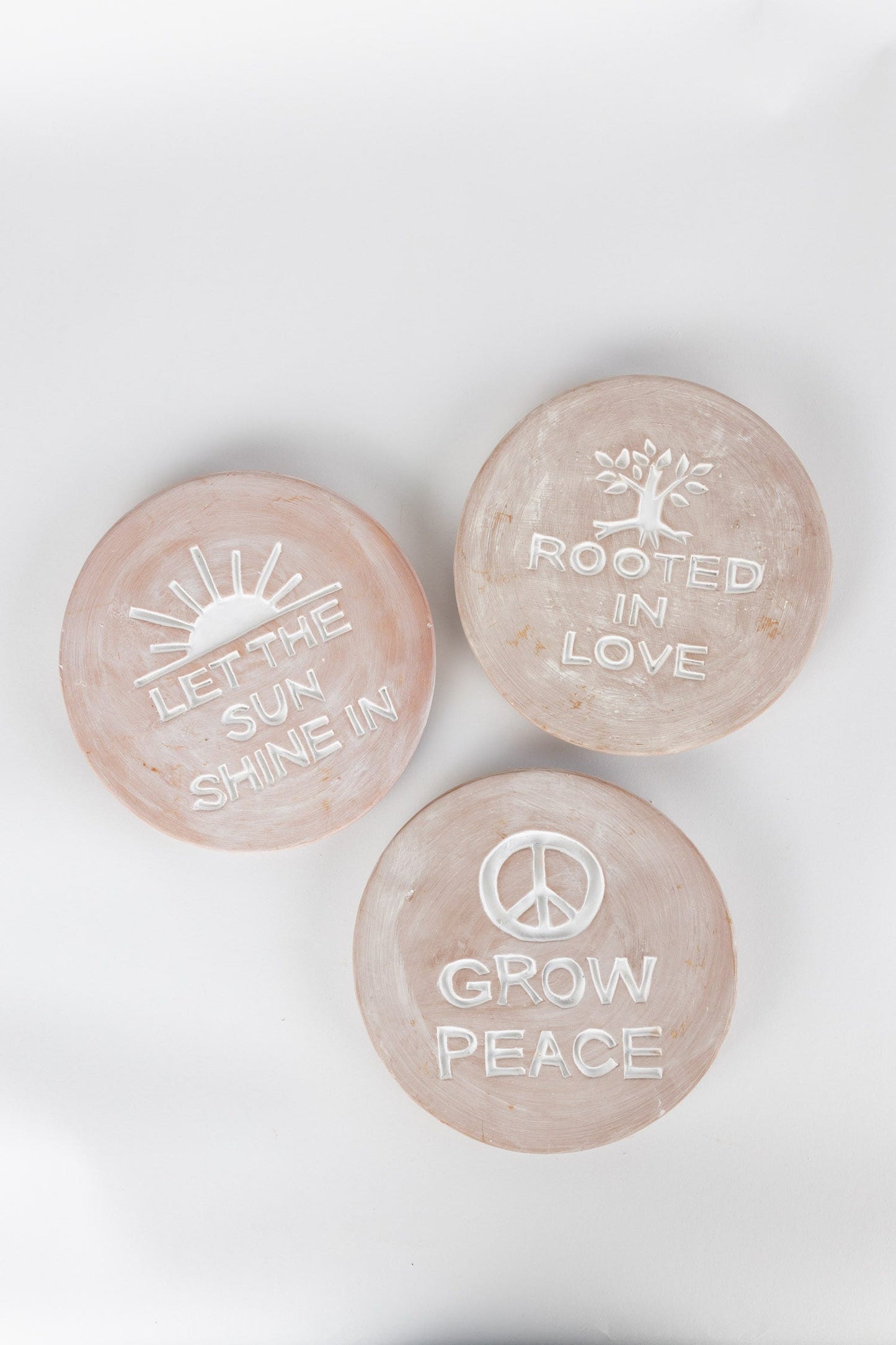Garden plaque Rooted in Love t-cotta 8.5D whtwash