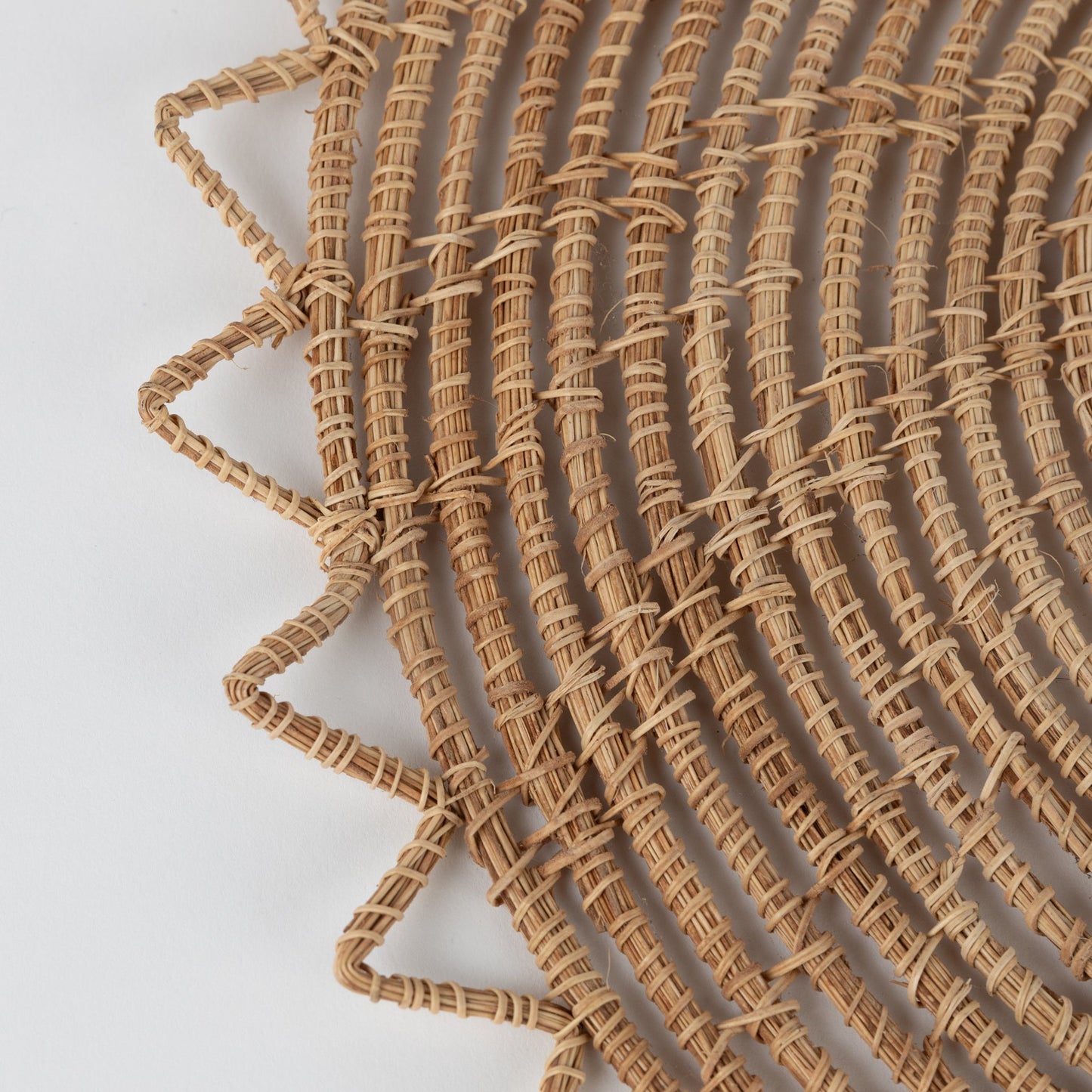 Placemat round zig-zag edge M/2 p-fiber 13.5D nat