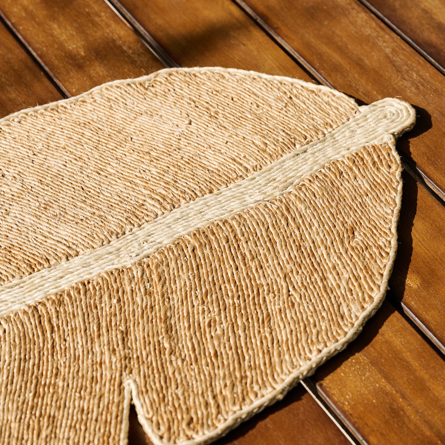 Table runner large leaf braided jute 51x12 nat/tan