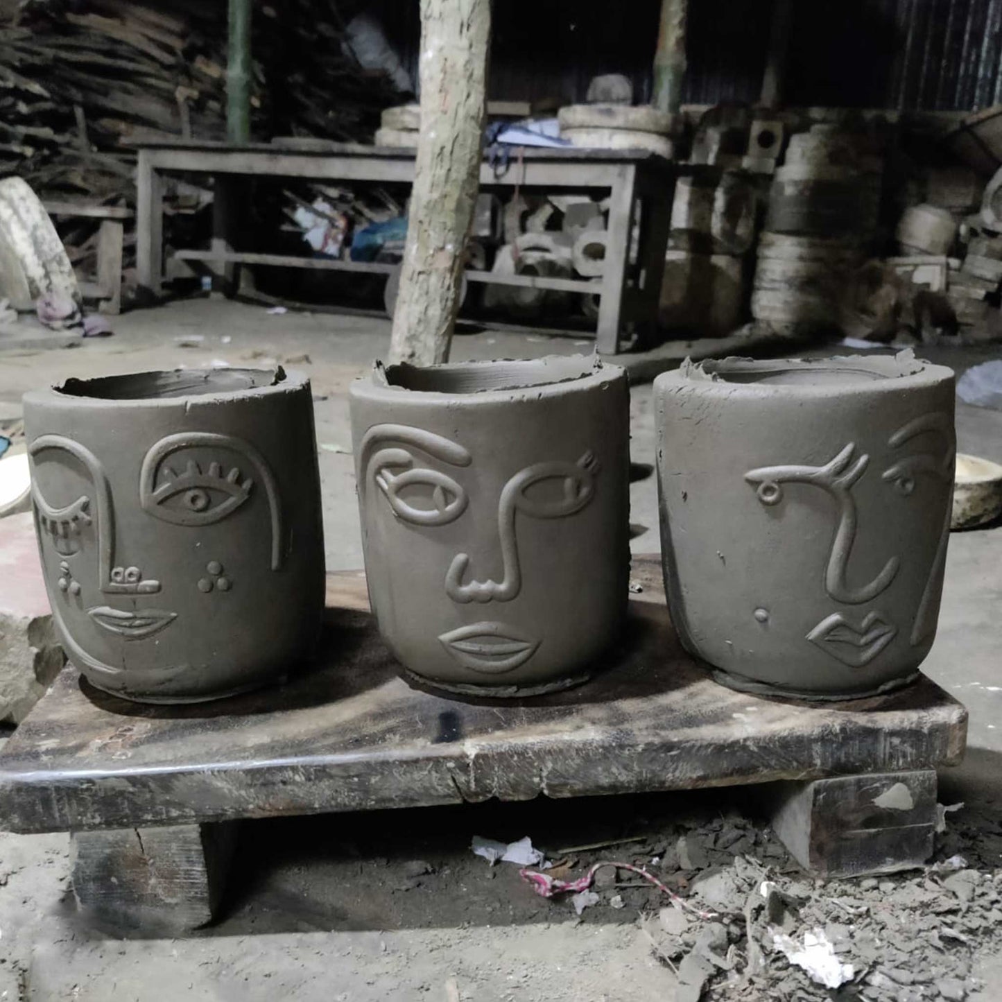 Planter girlfriend face/left t-cotta 4Dx4.5H brown