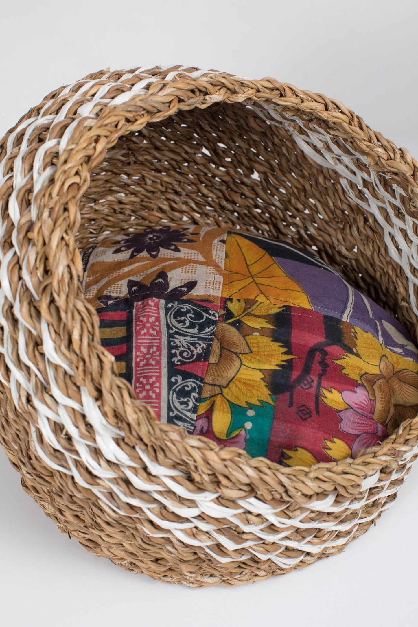 Basket f/cat w/pillow sari/hogla 13D brown/asst