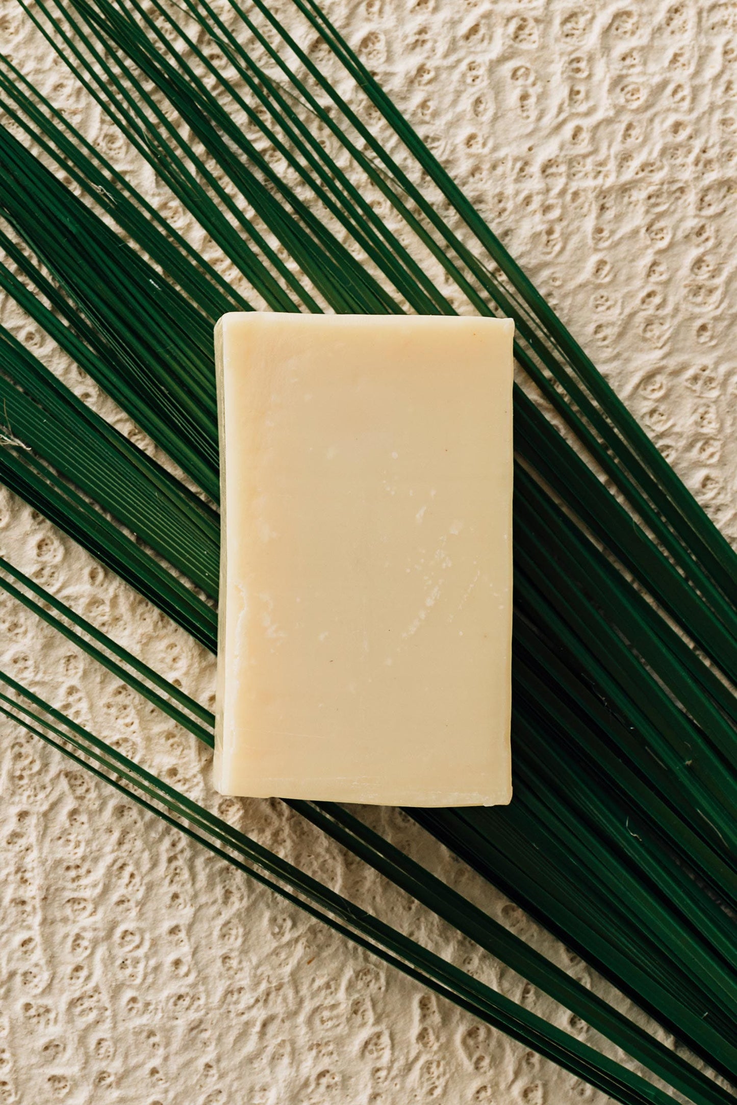 Soap lemongrass Be Still M/3 3.5 oz pale yellow