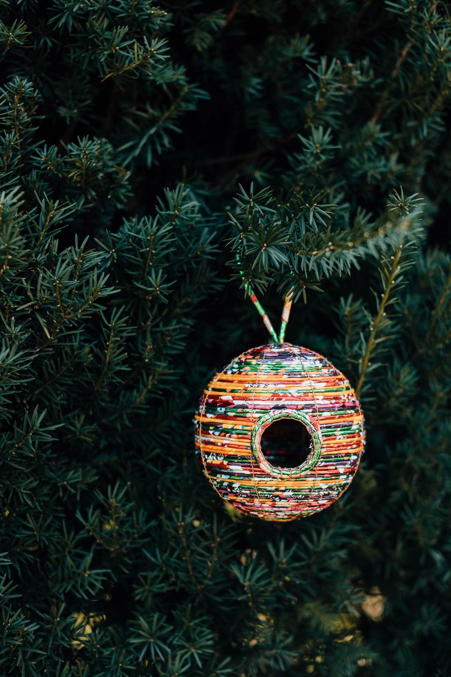 Birdhouse round recycled wrappers/wire 6D multi