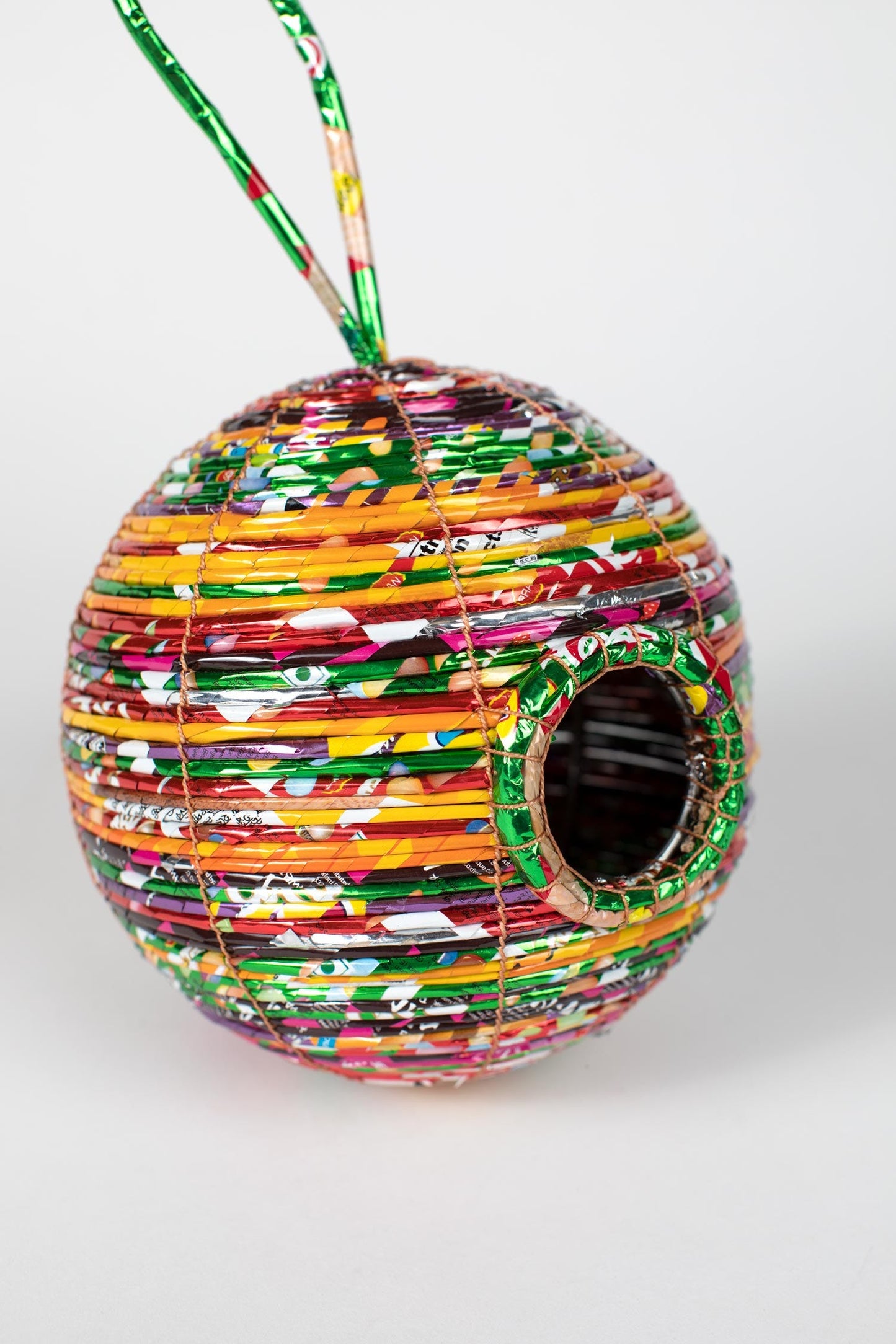 Birdhouse round recycled wrappers/wire 6D multi
