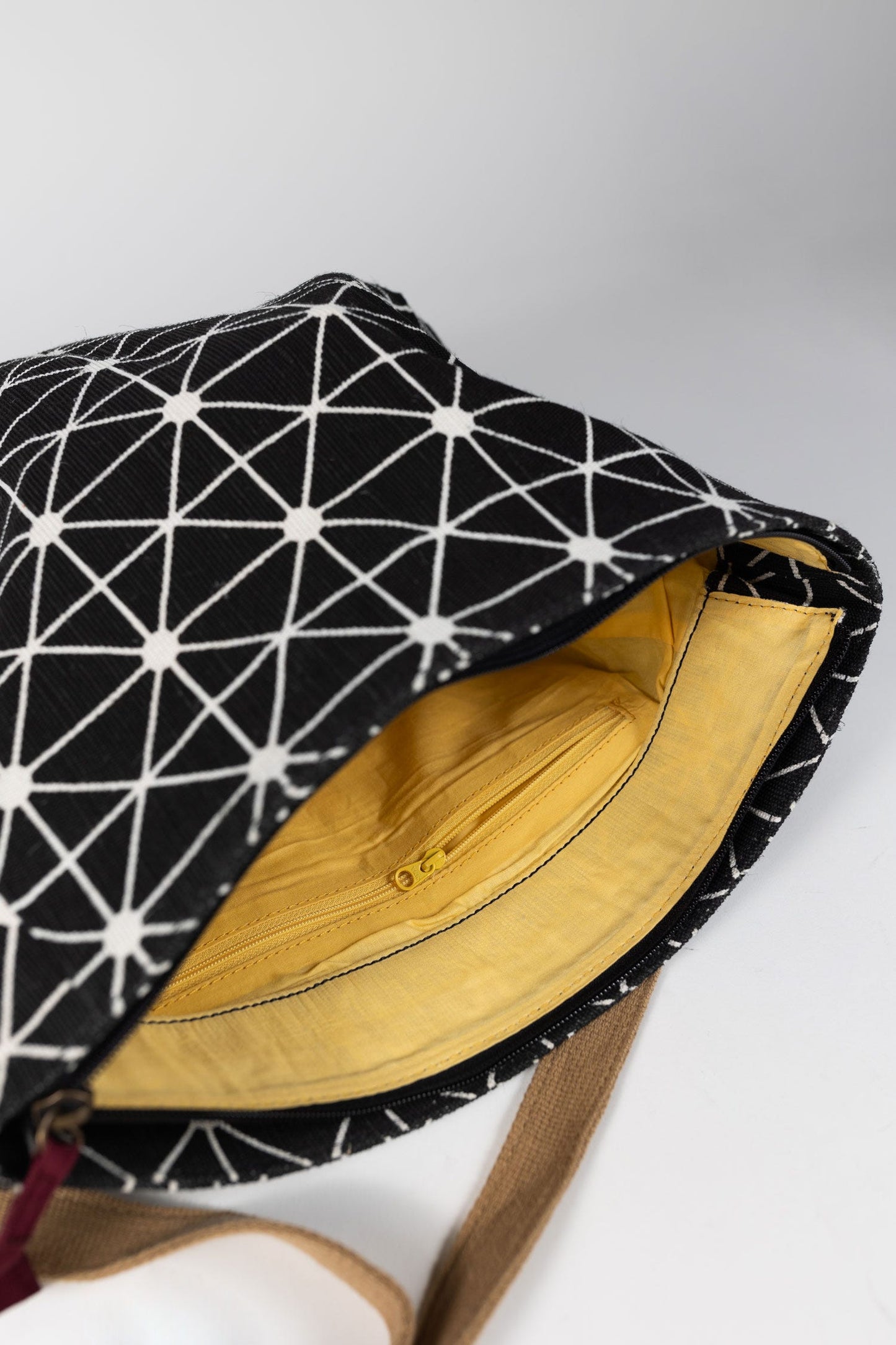 Bag constellation crossbody cotton 14Wx13H blk/wht