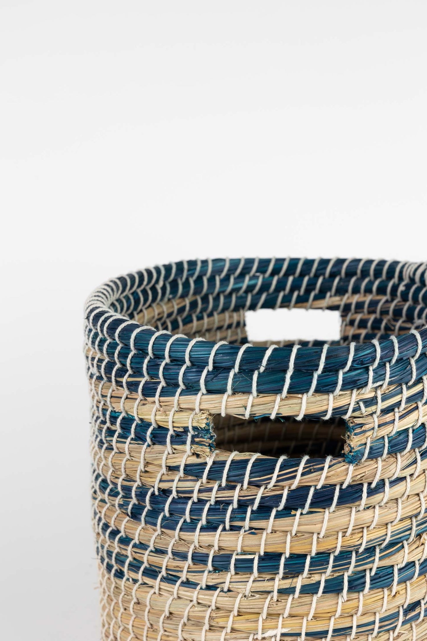 Basket seaside cylinder kaisa grass 12Dx12 nat/blu