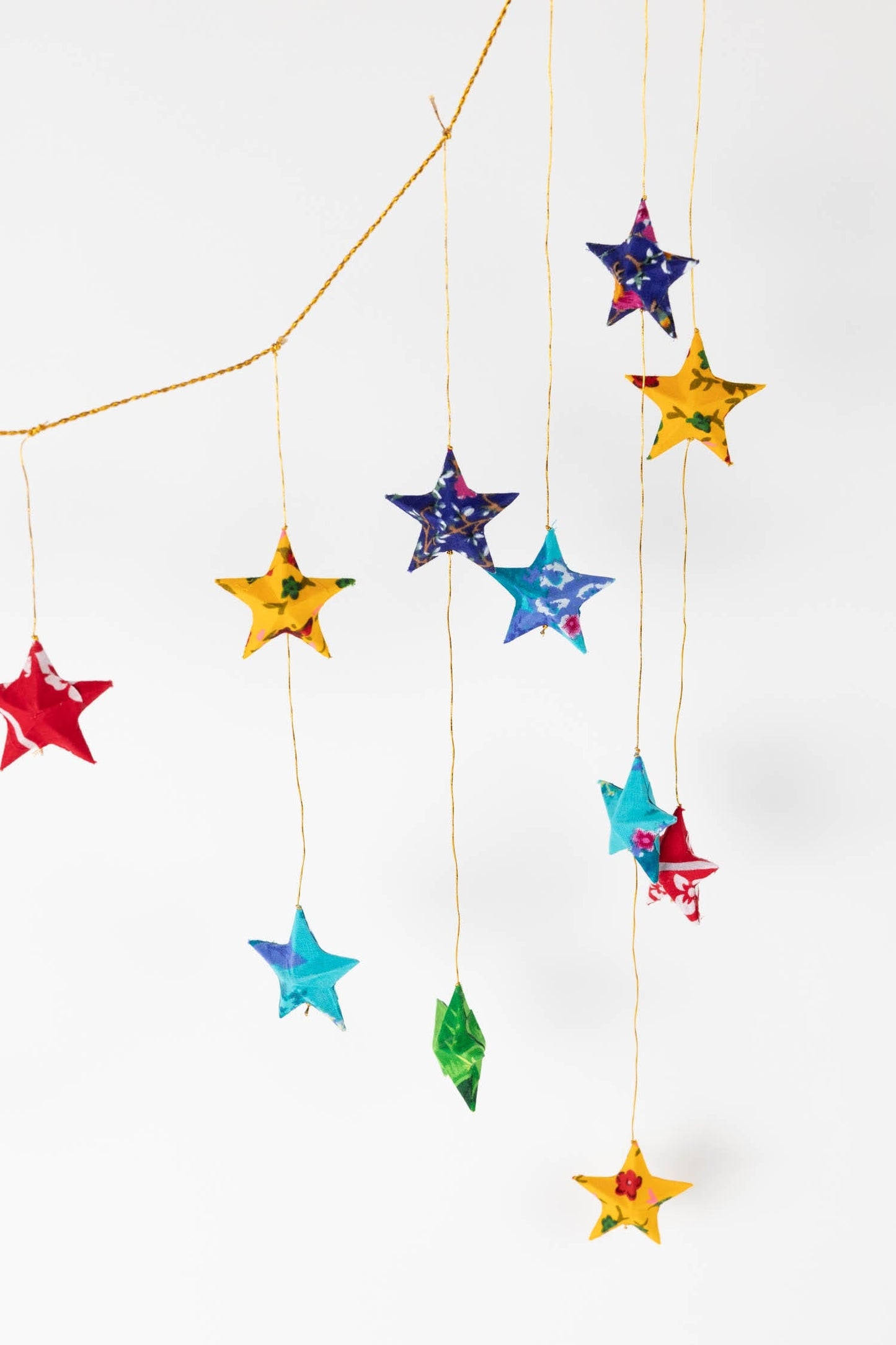 Valance stars upcycled sari 2.25Dx39Wx23H asst