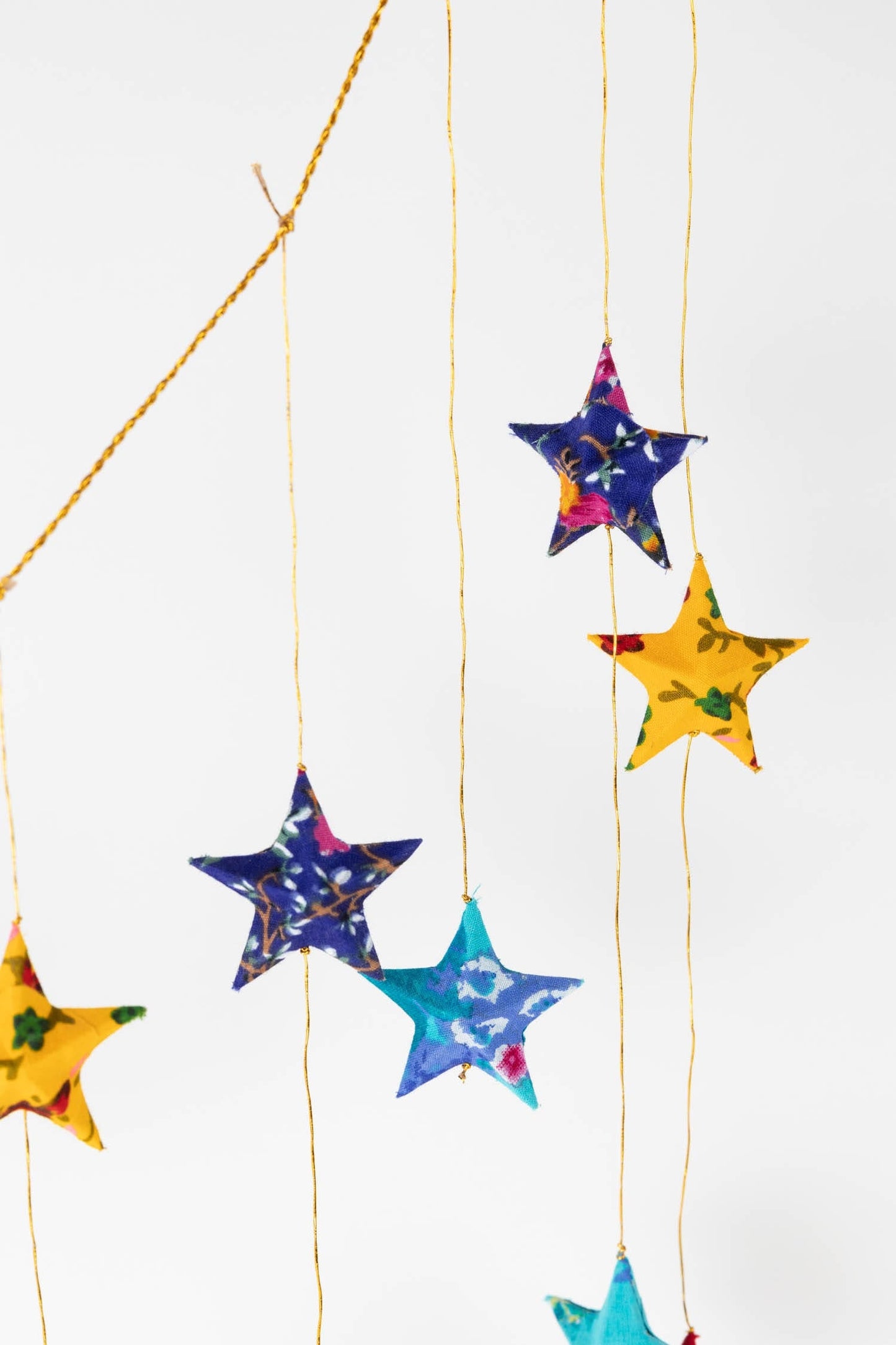 Valance stars upcycled sari 2.25Dx39Wx23H asst