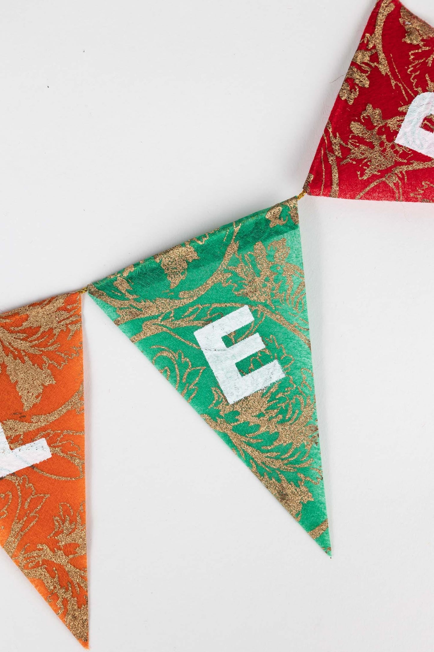 Garland 'celebrate' triangles silk paper 5ft mult