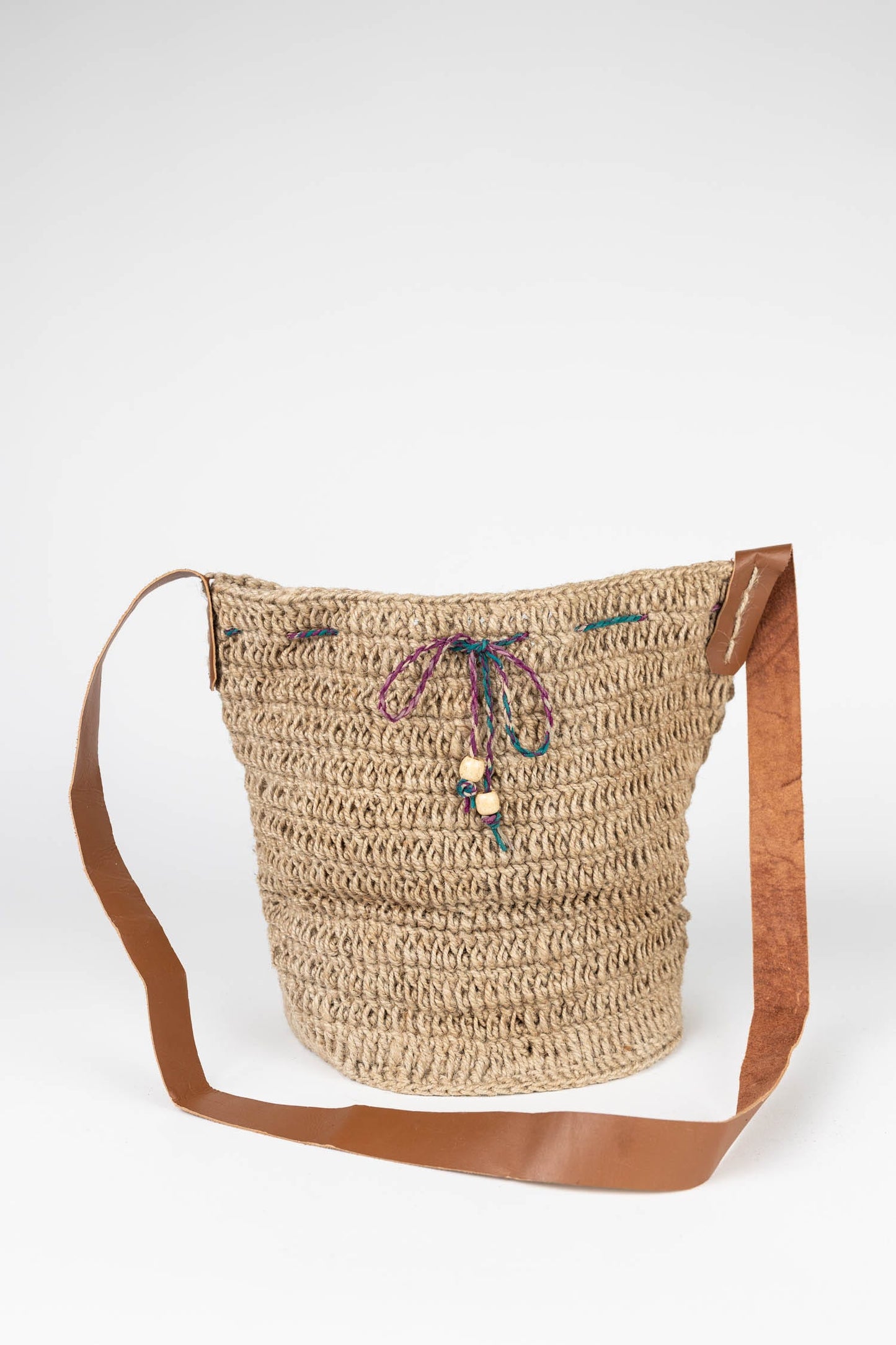 Bag bucket crochet jute/lthr 8Dx10.5H nat/brn/asst