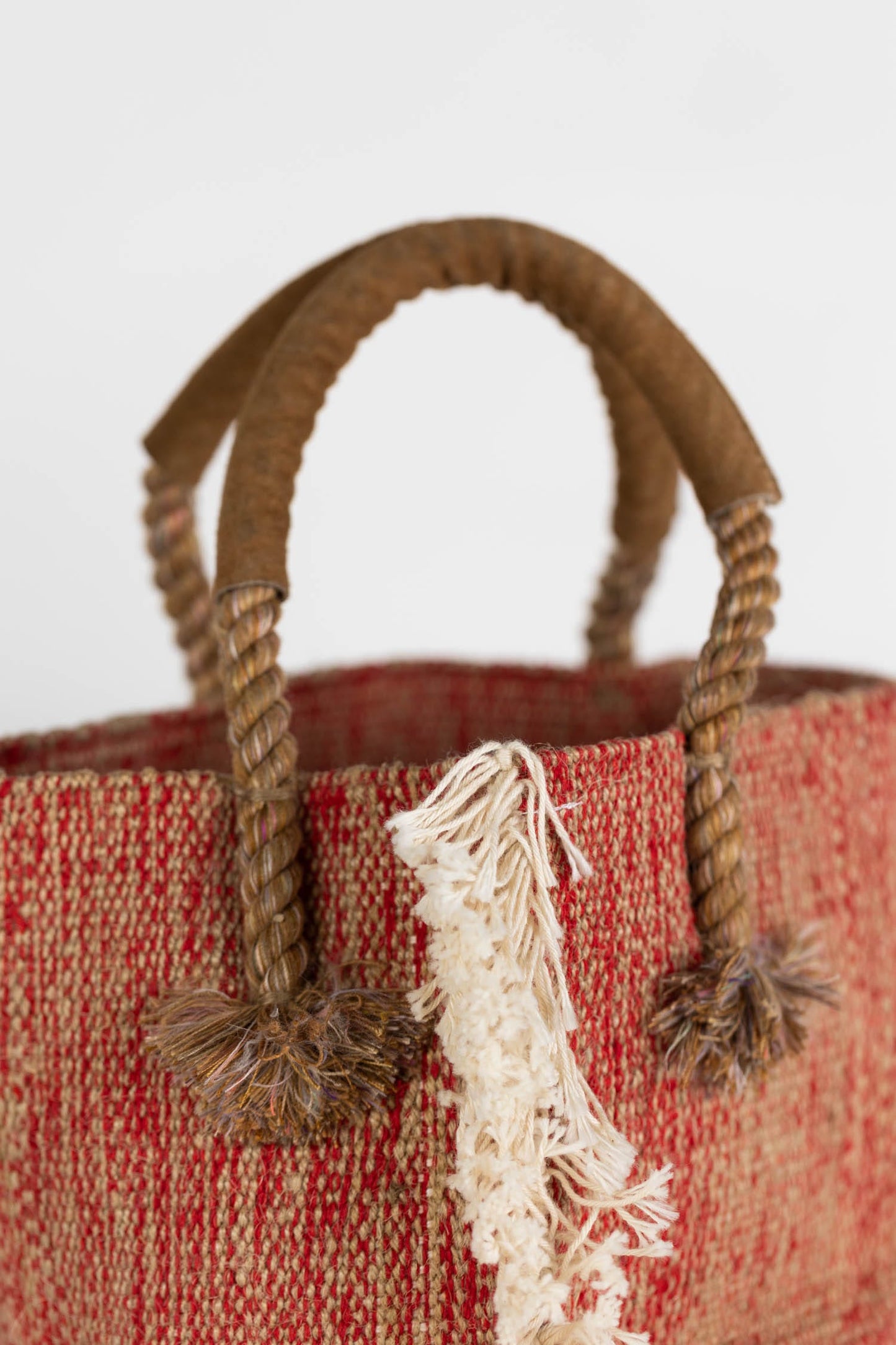 Bag tote w/fringe cttn/jute/lthr 8Dx8.5H tan/red